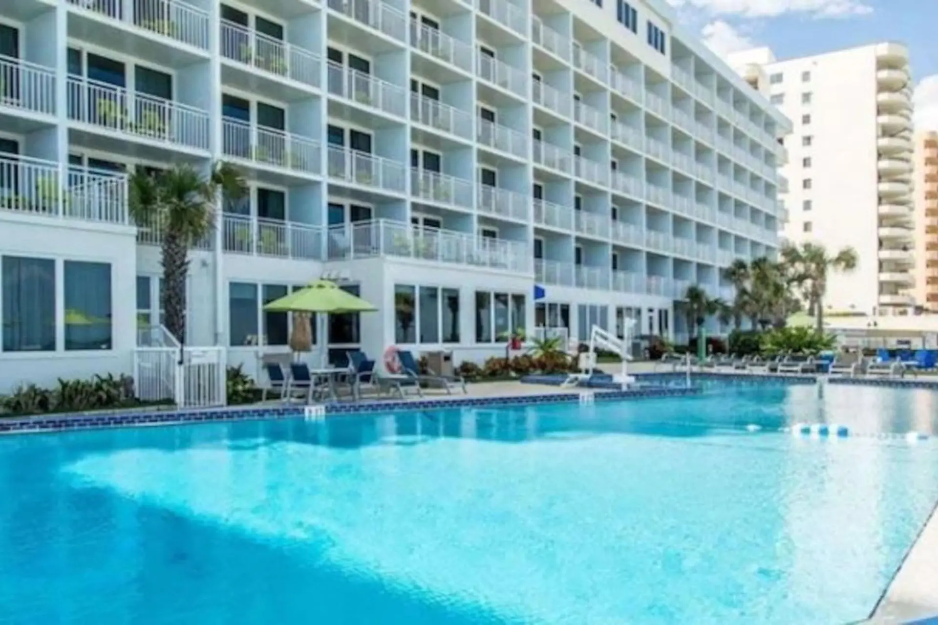 Have family fun in the sun at Daytona Beach - 2BD