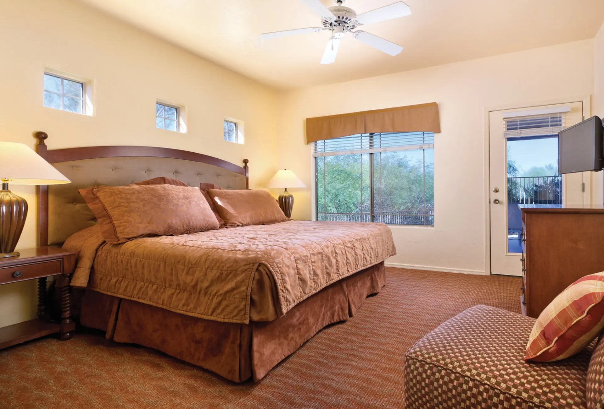 Enjoy the Oro Valley in this 1BD condo with resort amenities