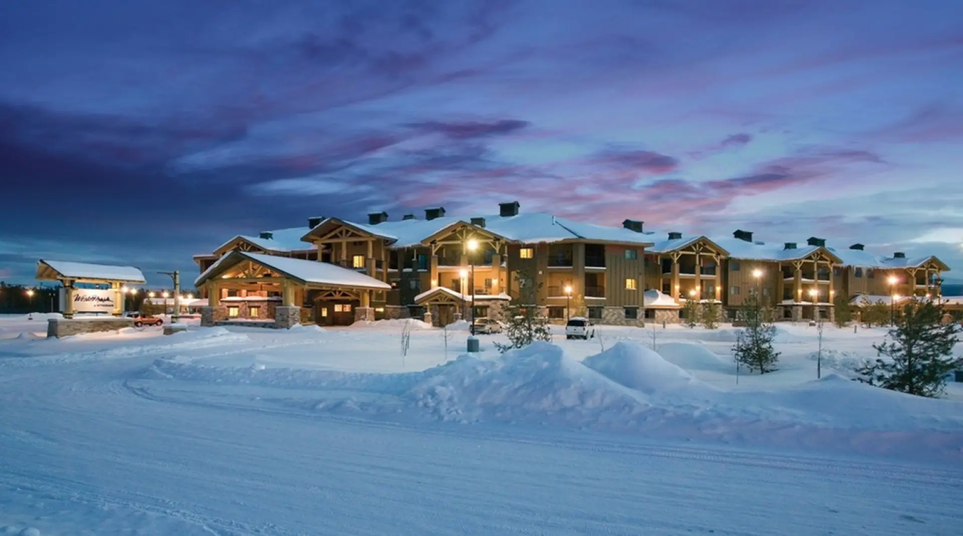 Resort 1BD condo 1 block from Yellowstone gates with resort amenities