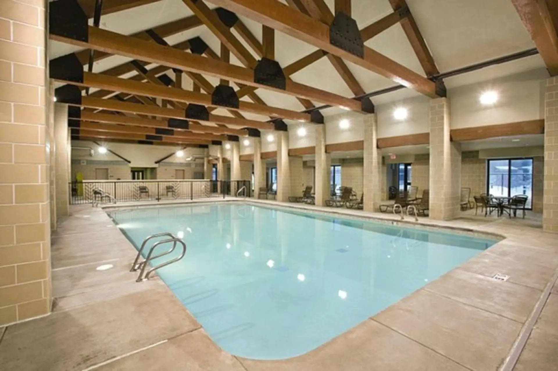 Resort 1BD condo 1 block from Yellowstone gates with resort amenities