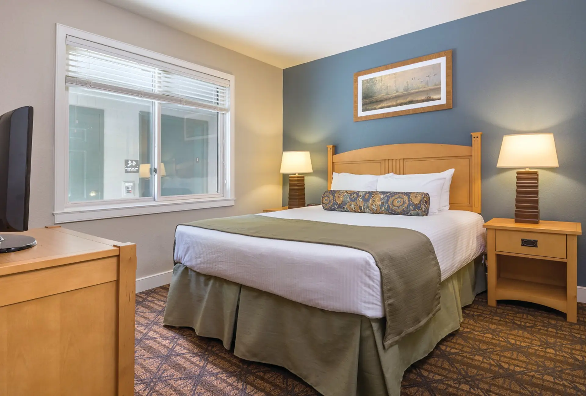 Coeur d’Alene lake 2BD condo with resort amenities including indoor pool
