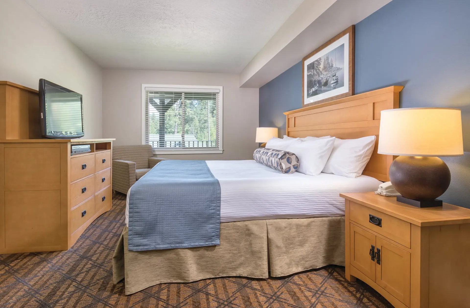Coeur d’Alene lake 2BD condo with resort amenities including indoor pool