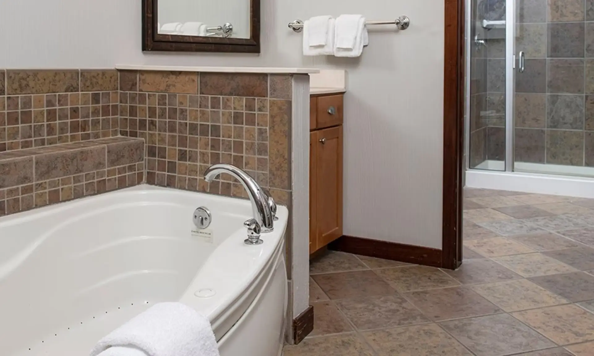 Beautiful Resort in Glacier Canyon 2BD Deluxe near Circus World