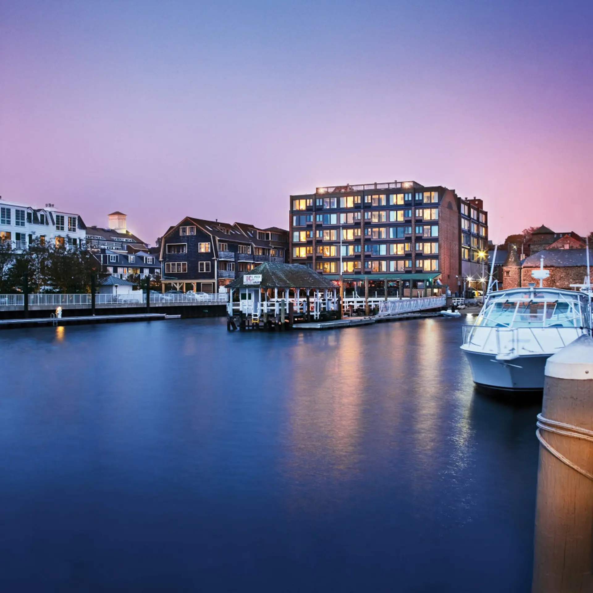 Beautiful Resort in Inn on the Harbor 1BD near The Cliff Walk