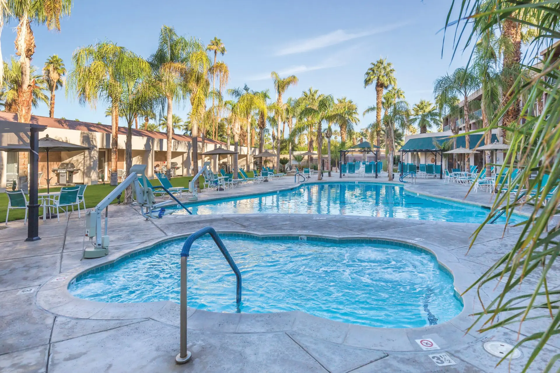 See Palm Springs and relax in this 1BD condo with resort amenities including pool/hot tub