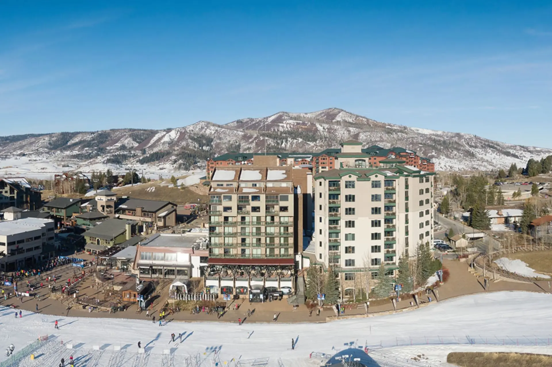 Great Ski-in/Ski-out 2BD condo at. resort with spa