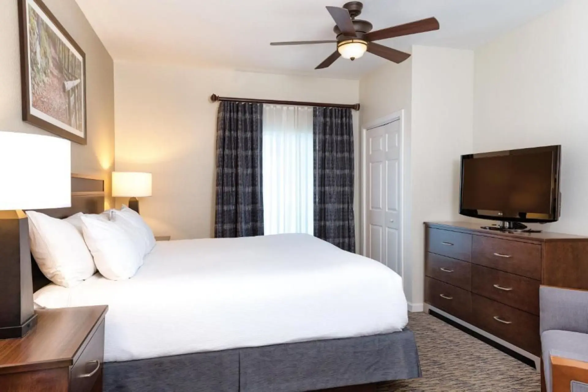 Beautiful Hotel in Mountain Vista - 1BD Sleeps 4