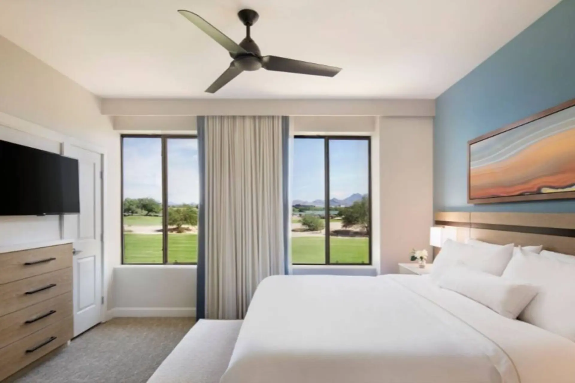 Scottsdale Sanctuary in this 1BD condo with resort