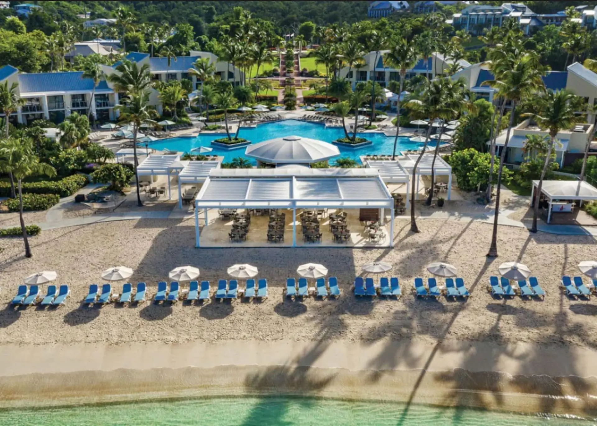 Beach fun with the family in this resort 3BD