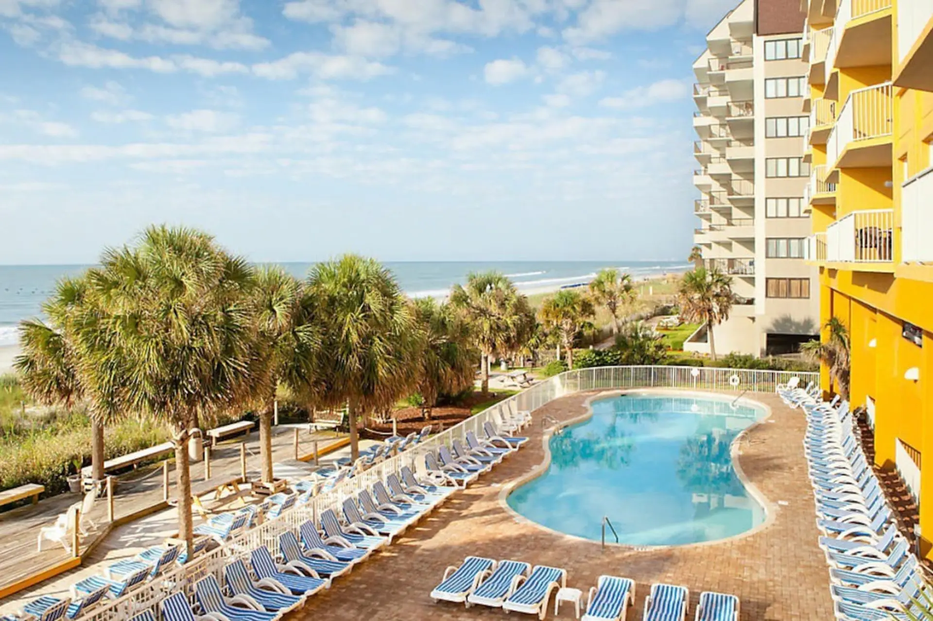 Beach themed 1BD condo with resort amenities inclu