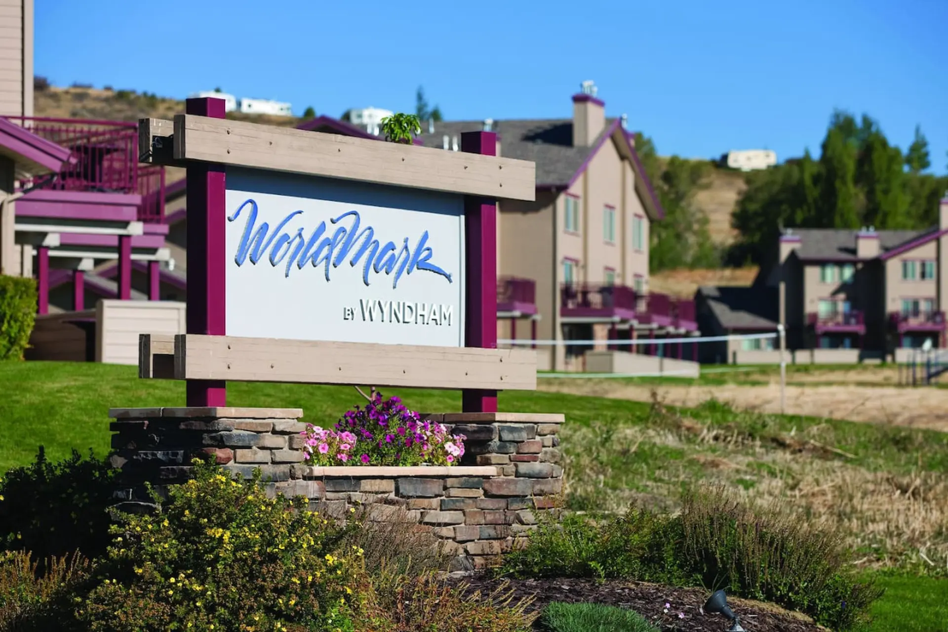 Resort 2BD condo with onsite resort amenities: ind