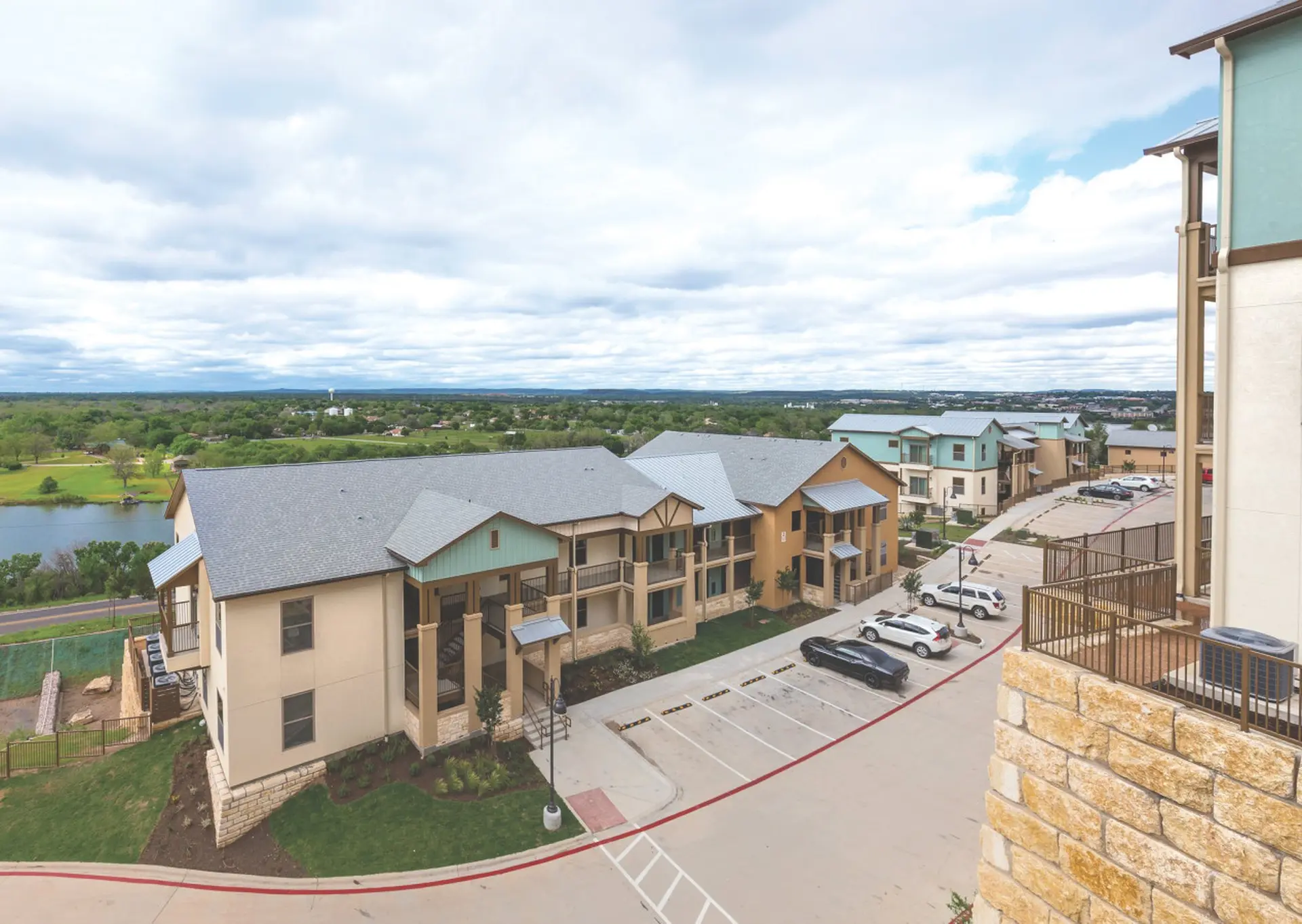 Thoughtful 1BD condo with resort amenities on banks of Lake Marble Falls