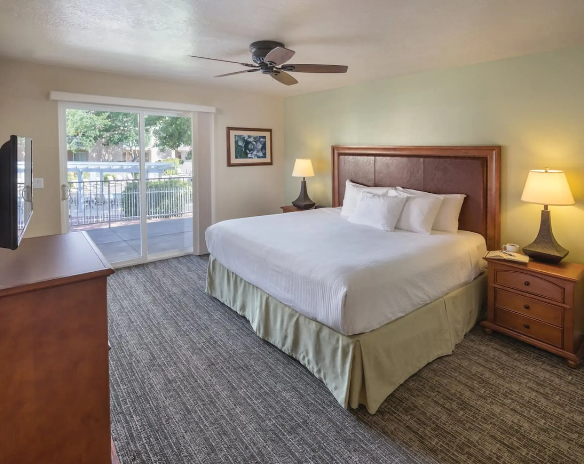 Beautiful 1BD condo in the desert onsite.
