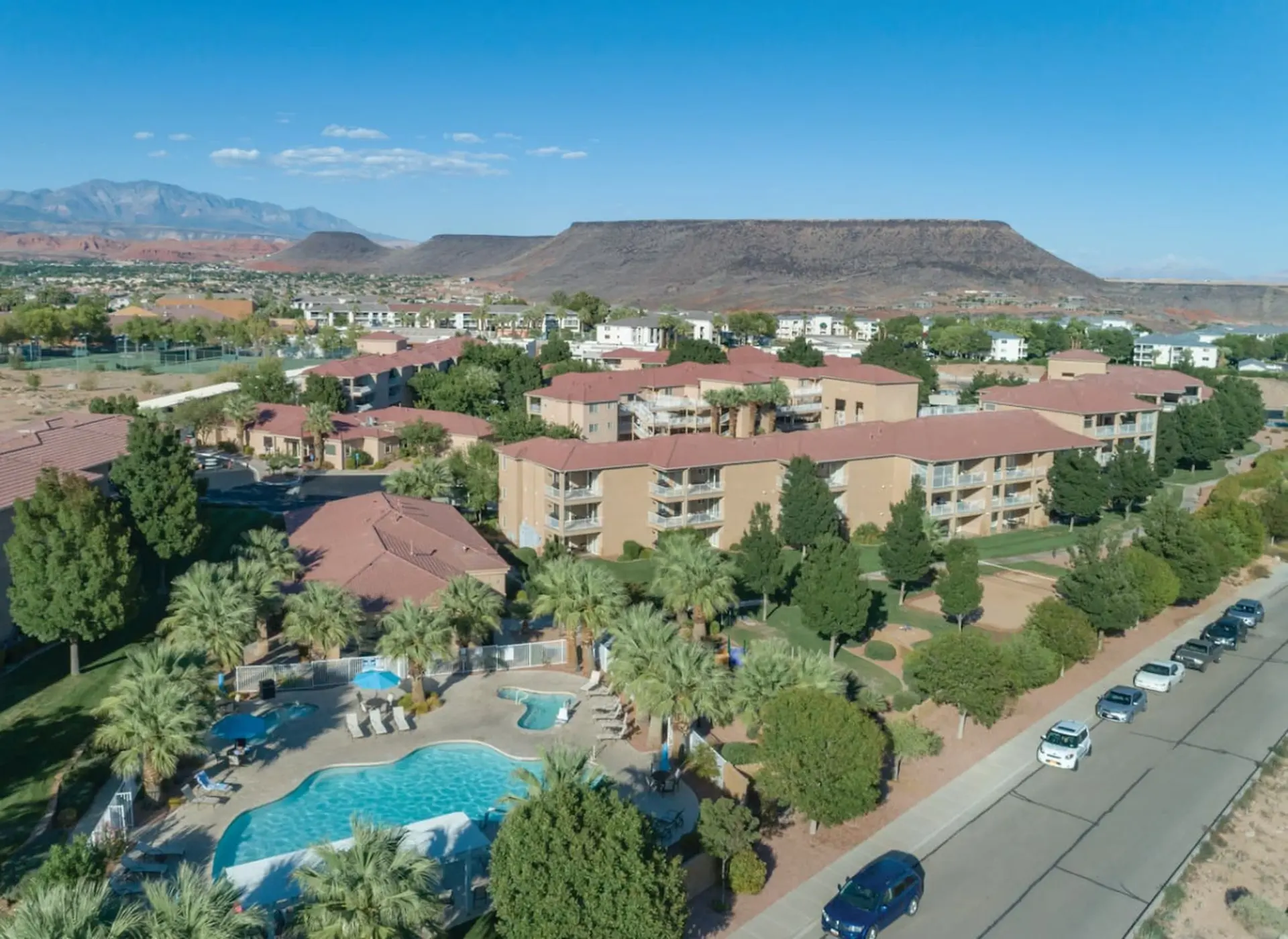 Beautiful 1BD condo in the desert onsite.