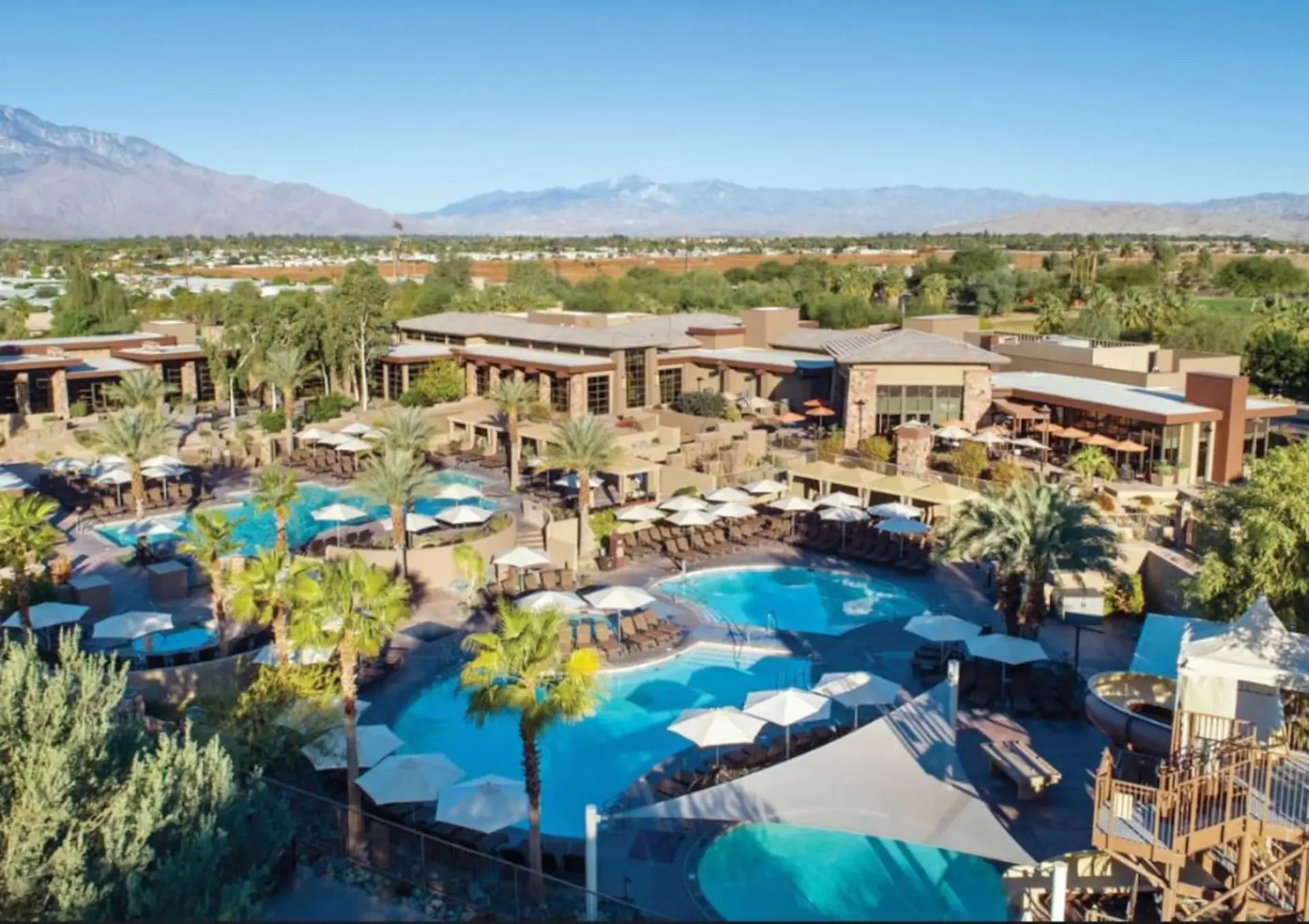 Relax in this 1BD condo with amazing resort