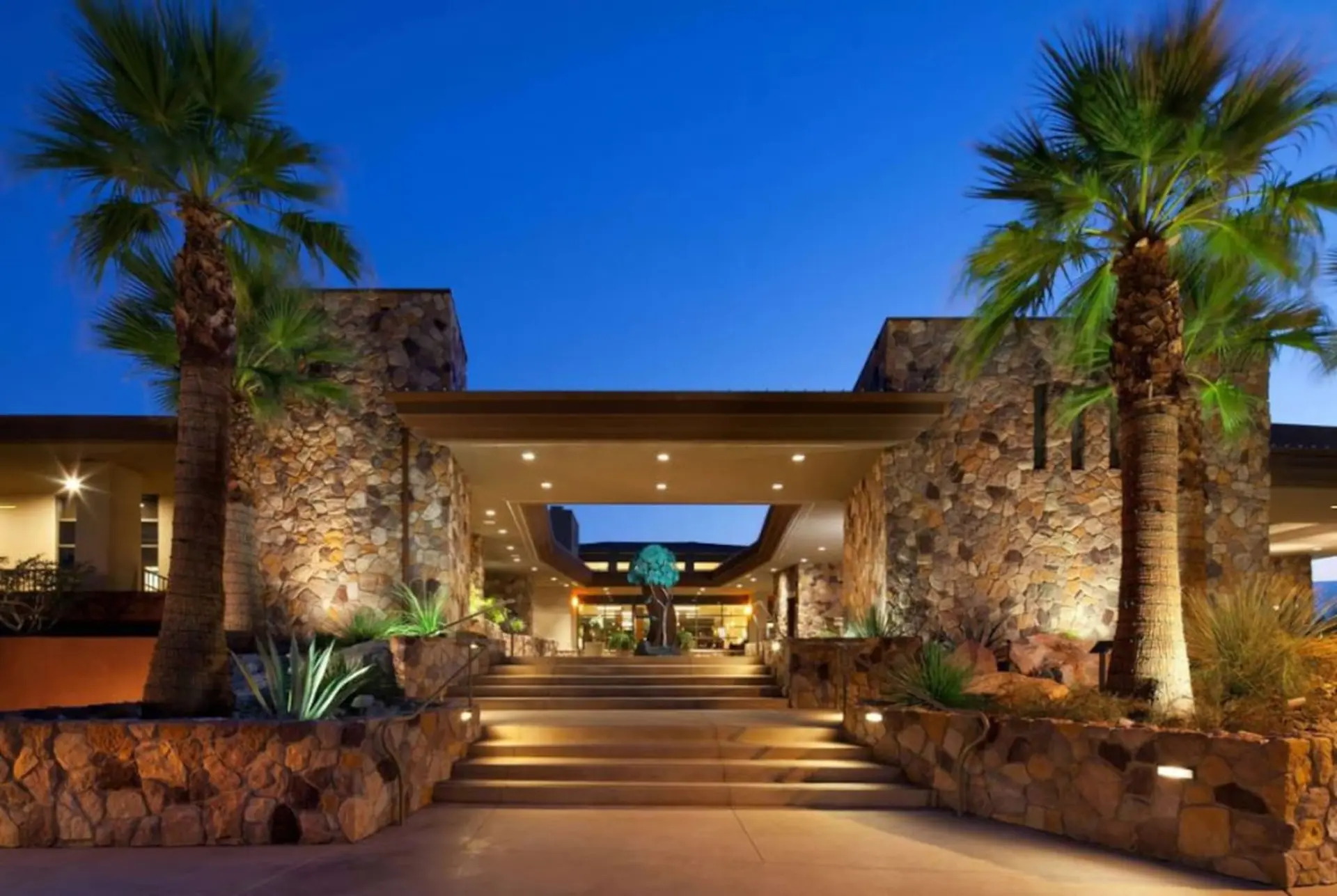 Relax in this 1BD condo with amazing resort