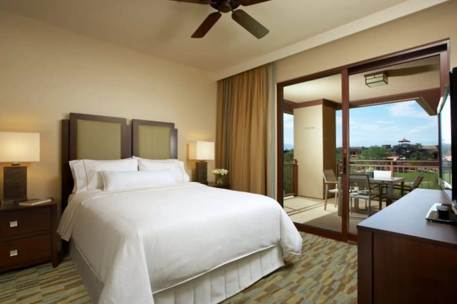 Relax in this 1BD condo with amazing resort