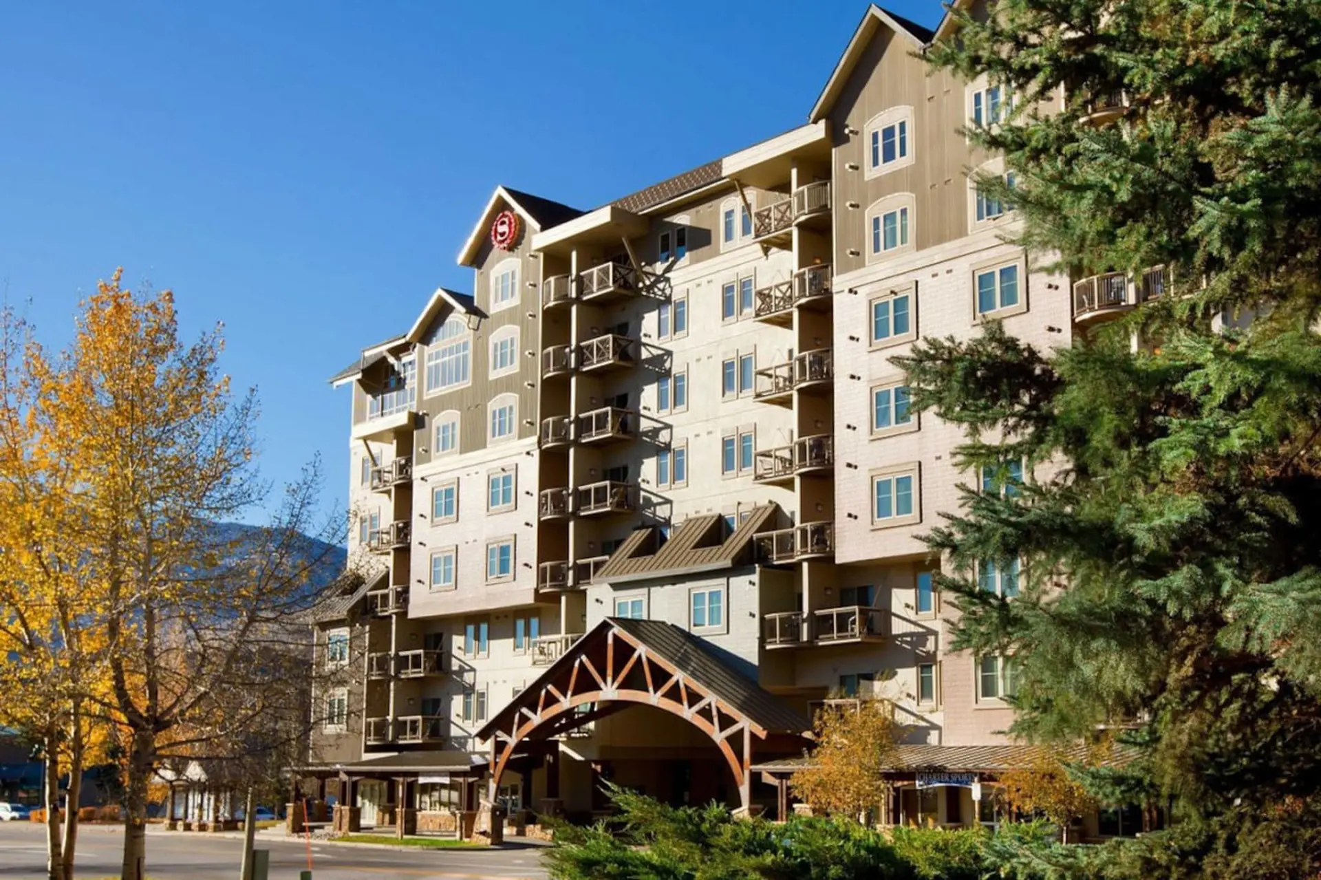 1BD condo just steps away from tons of activities