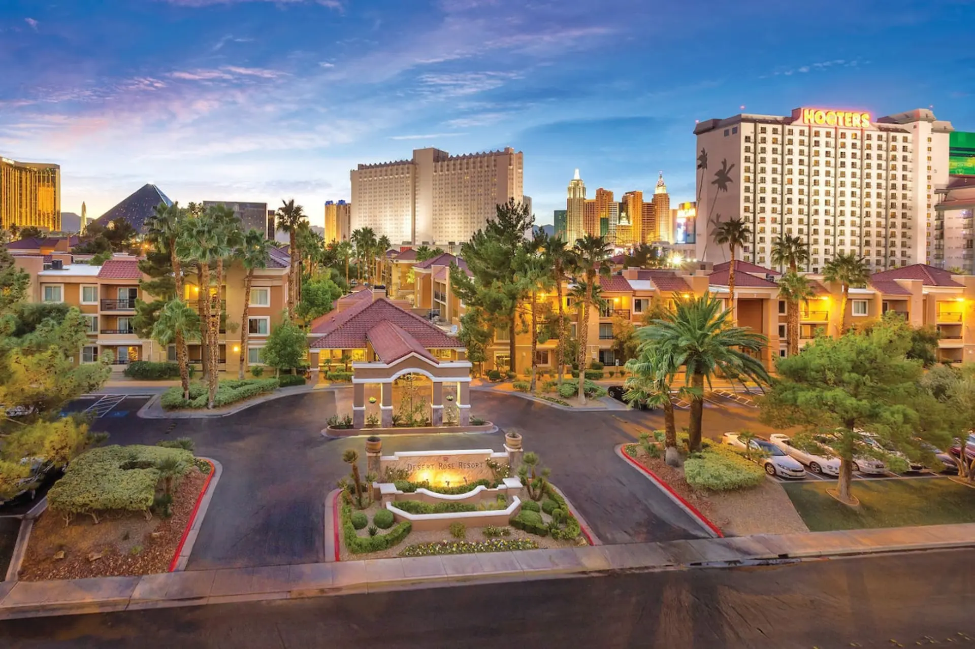 Beautiful Hotel in Desert Rose Resort - 2BD Sleeps