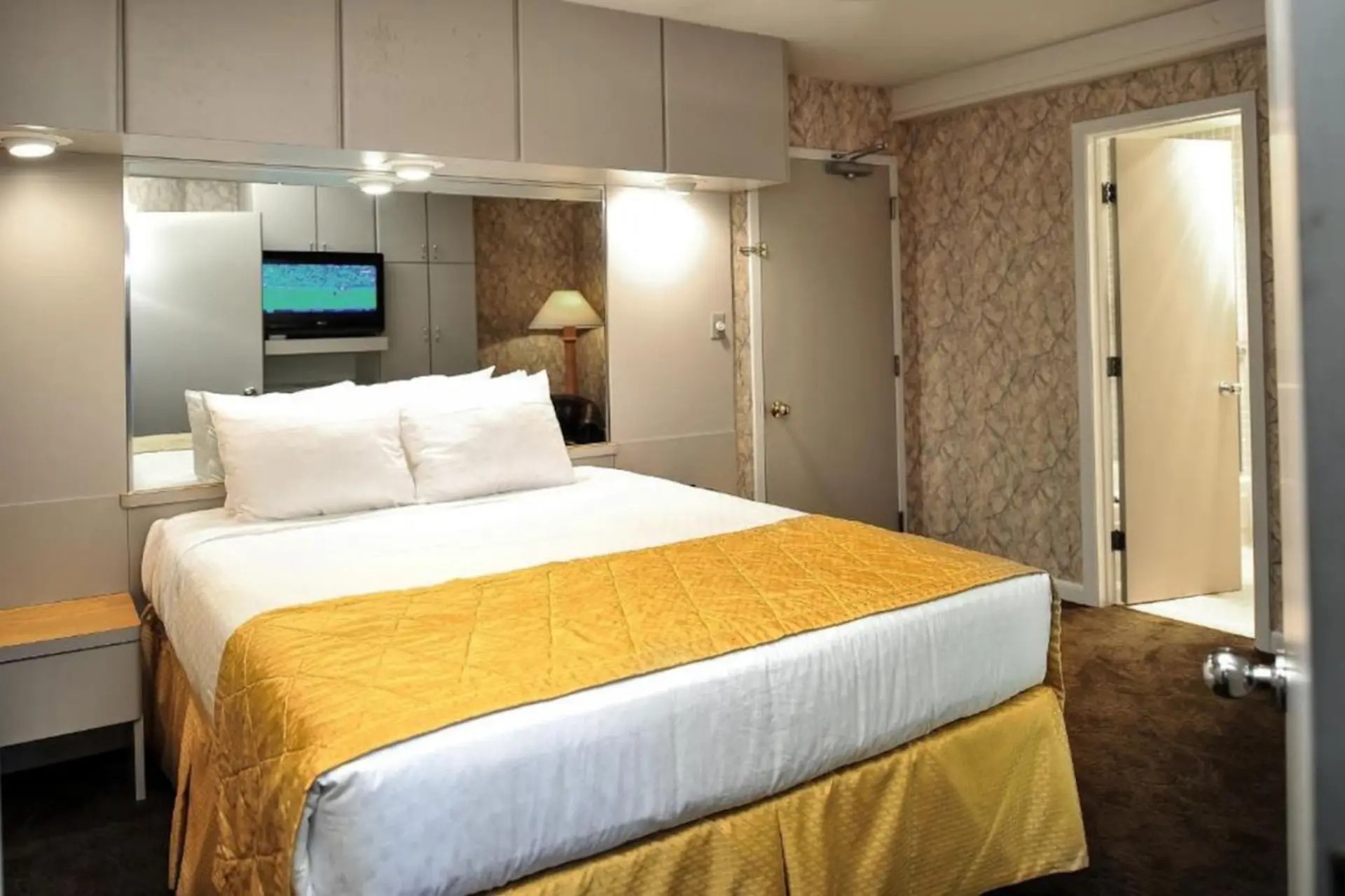 Diamond - The Historic Crags Lodge - 1BD