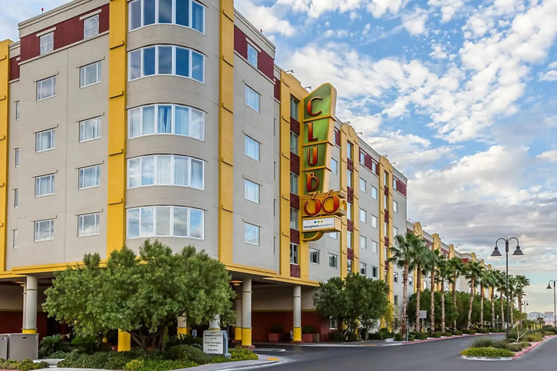 2BD resort condo with amenities and next shopping