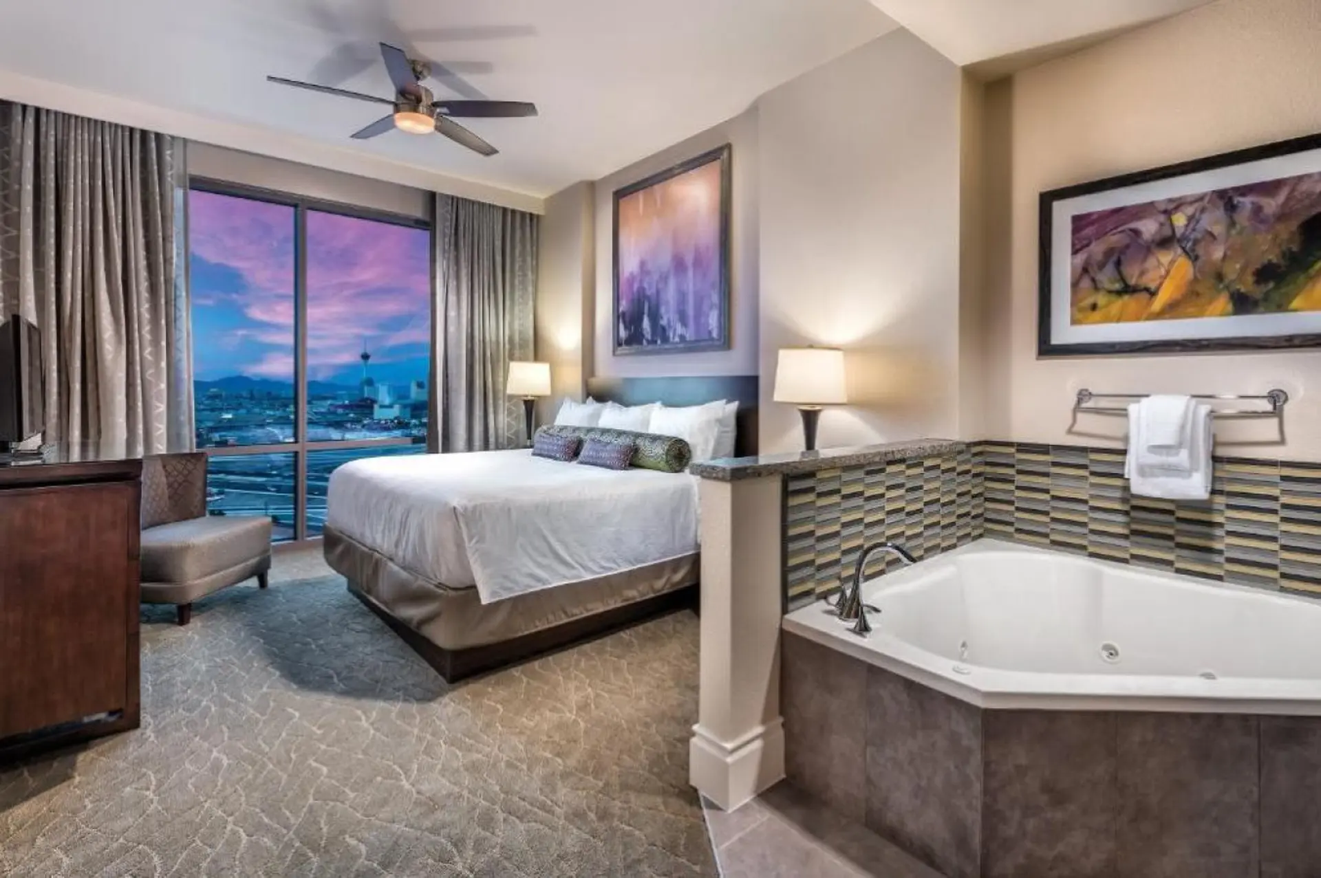 Beautiful Hotel in Desert Blue 1BD Deluxe near The Strip