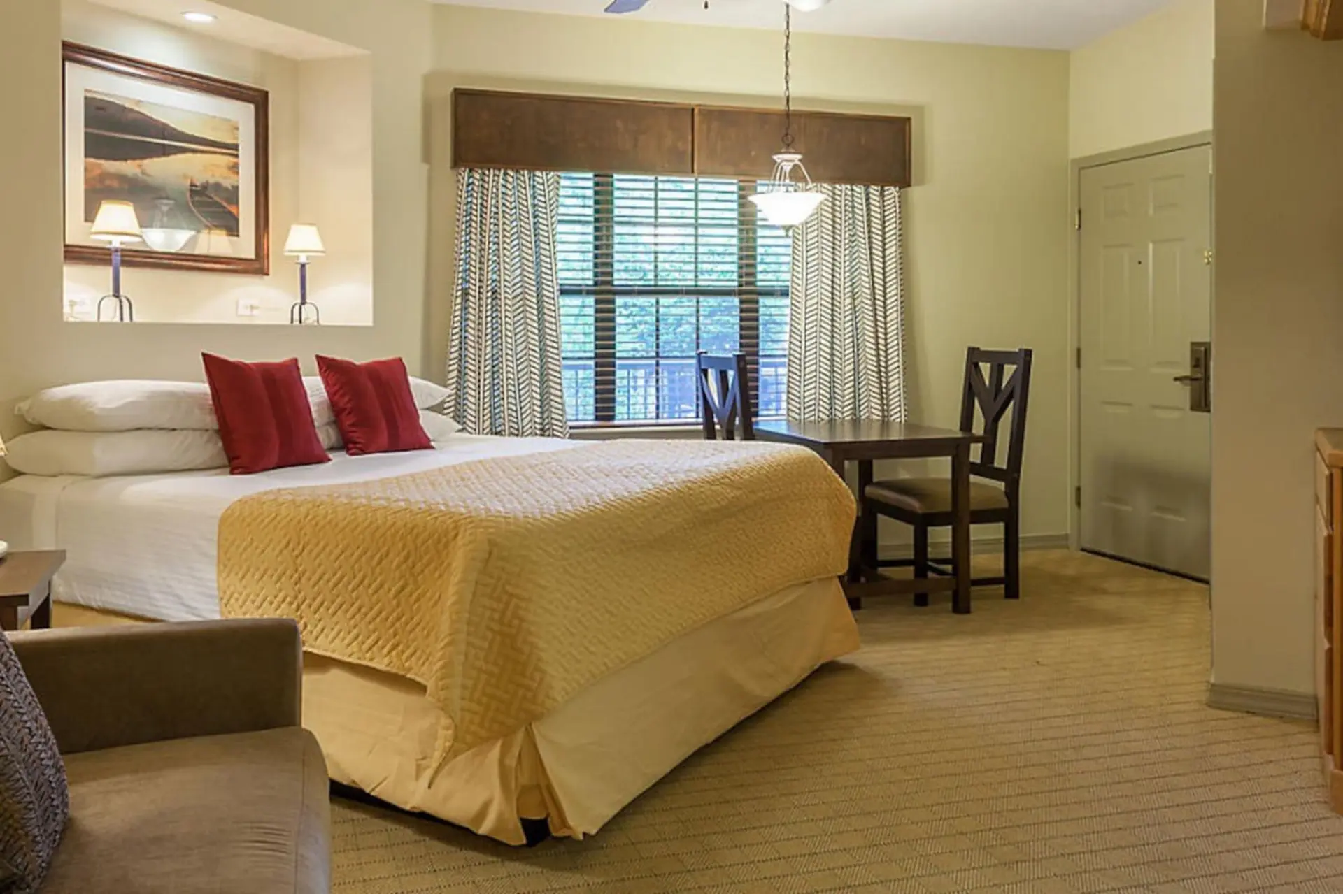Enjoy Branson in a great 1BD condo with resort