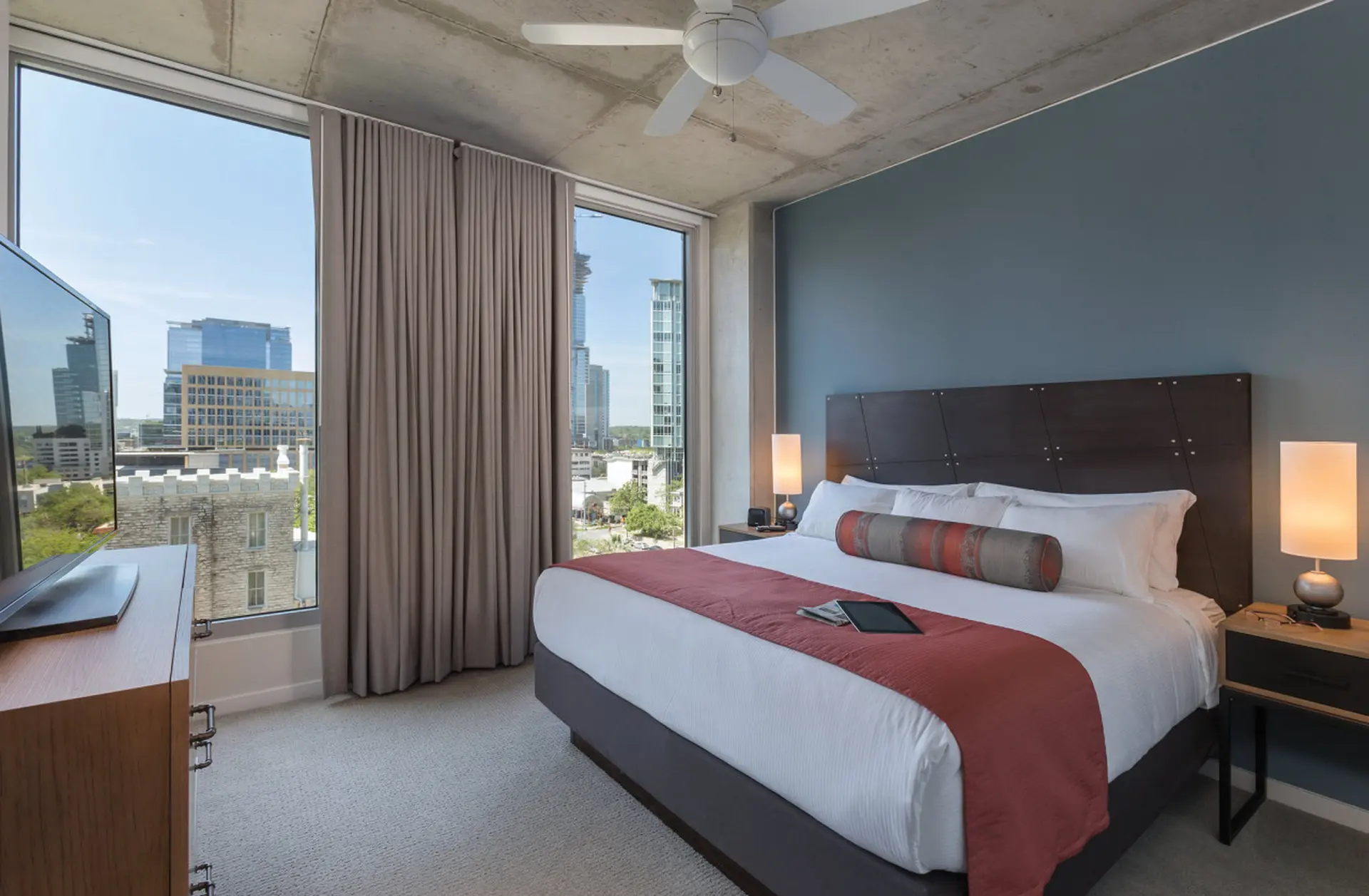 Stay in this 2BD resort condo to visit Austin gym and pool onsite