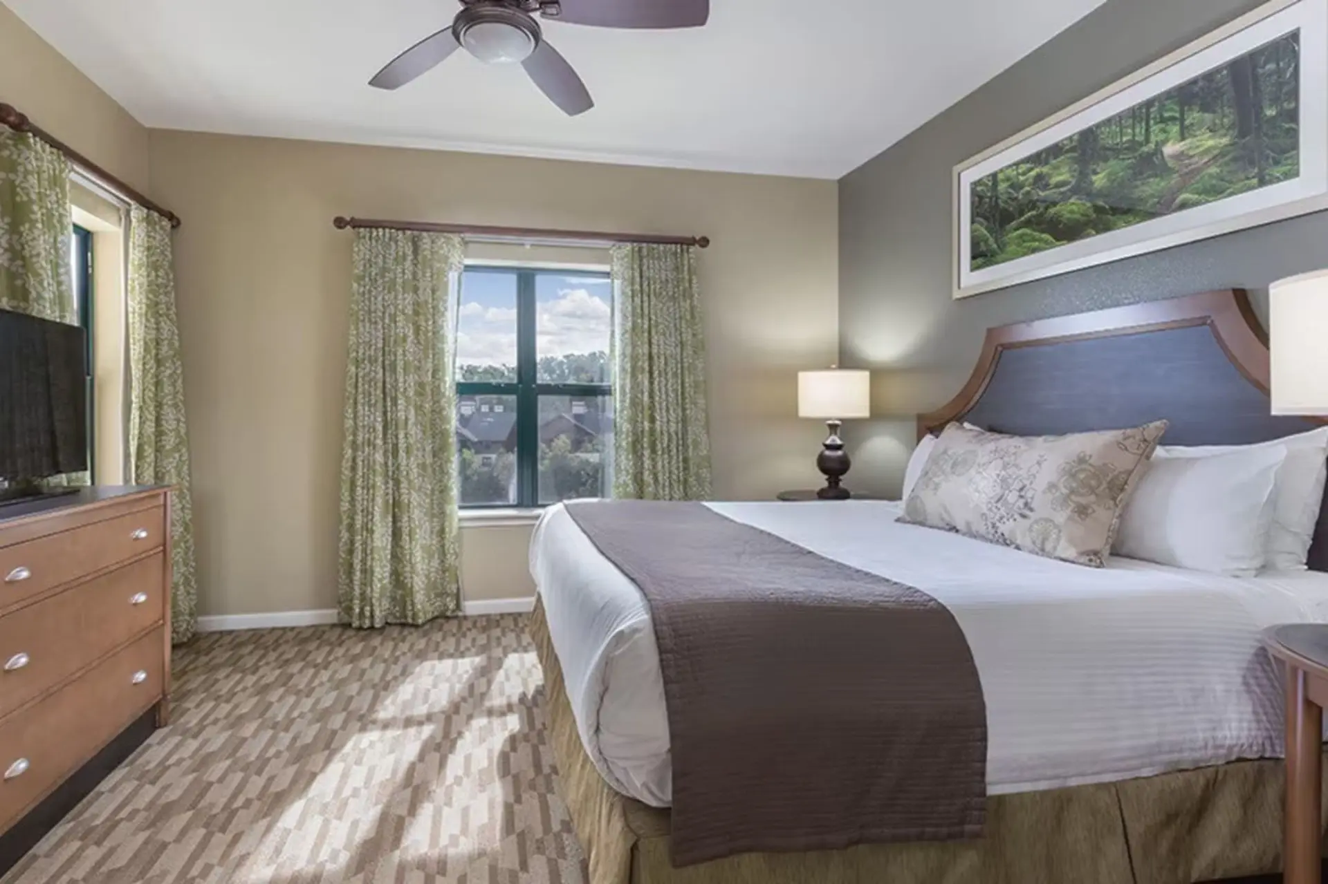 Beautiful Hotel in Smoky Mountains 1BD Gateway