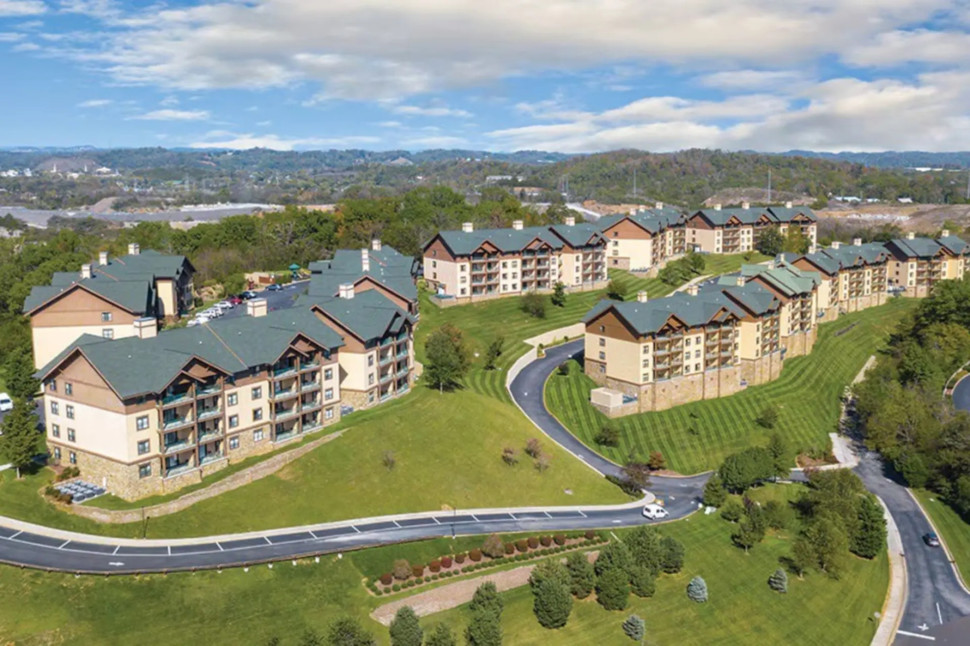 Beautiful Hotel in Smoky Mountains 1BD Gateway