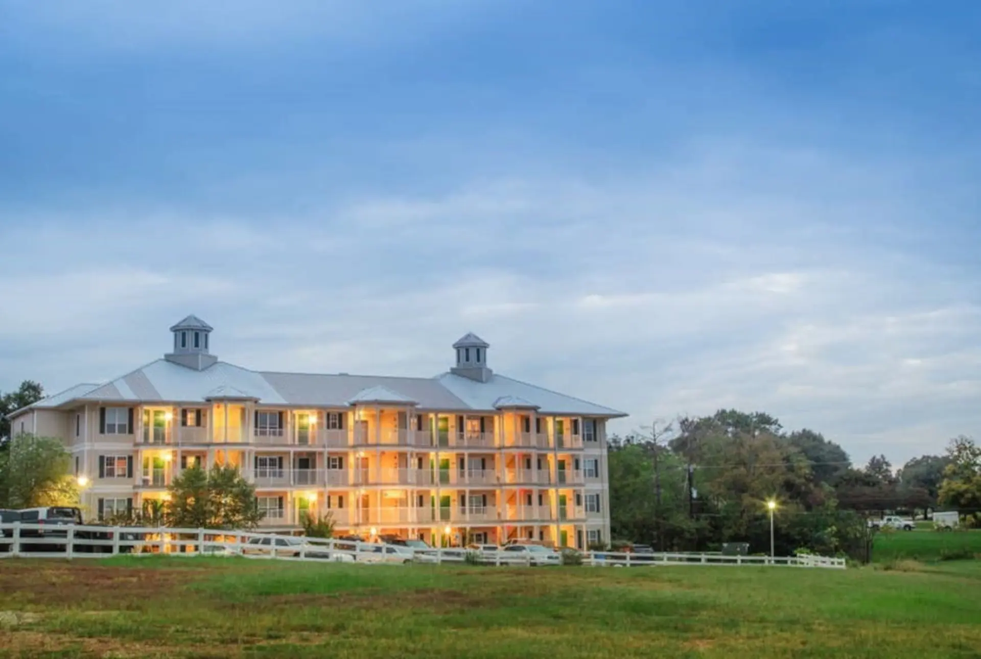 Holiday Inn Villages Resort-2BD