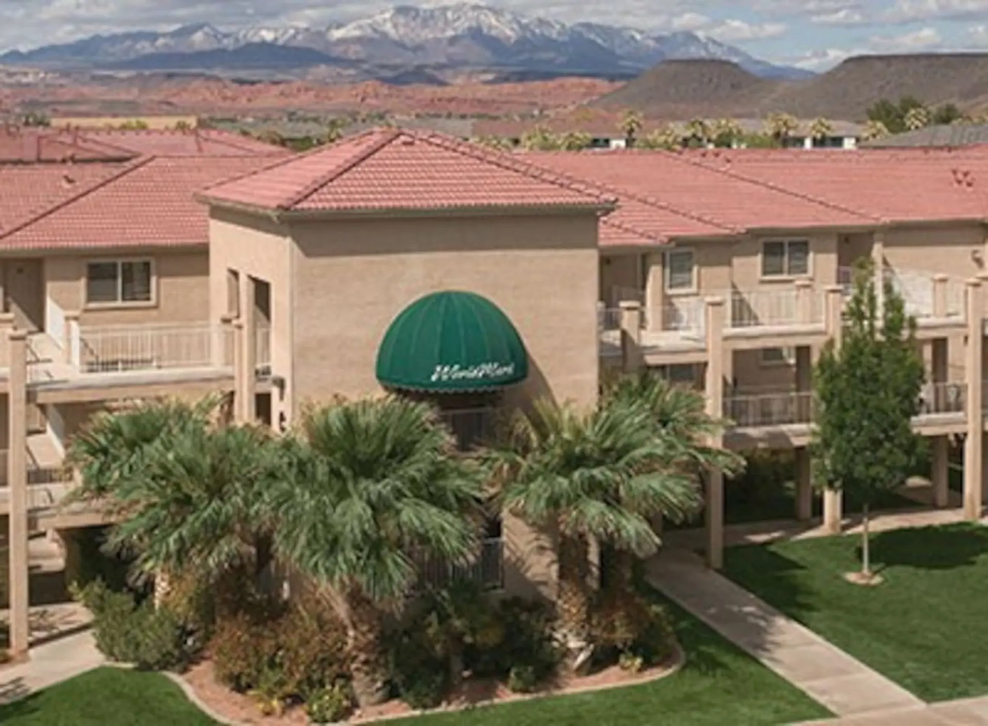 Resort 2BD condo with great amenities mini golf.