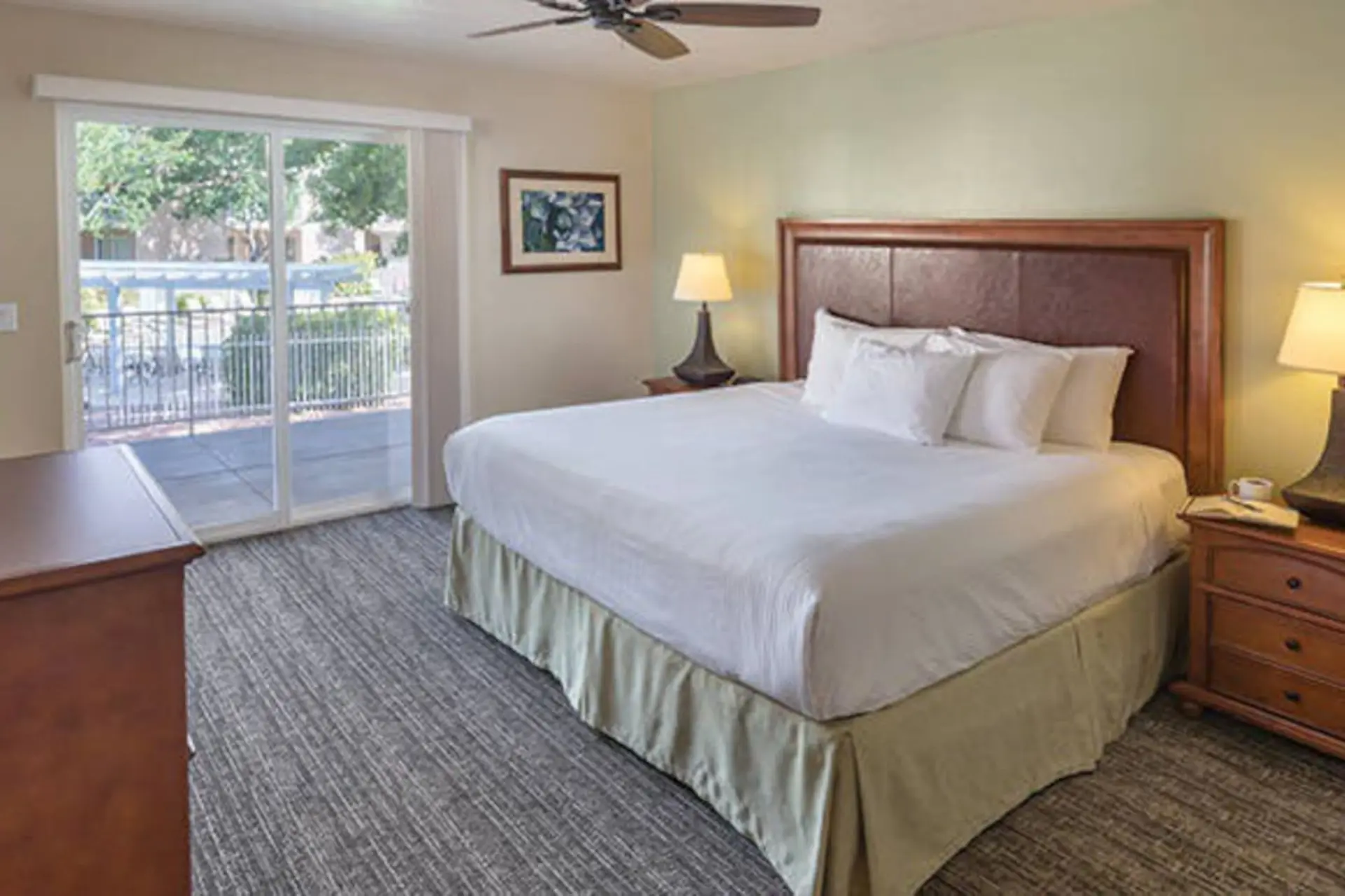 Resort 2BD condo with great amenities mini golf.