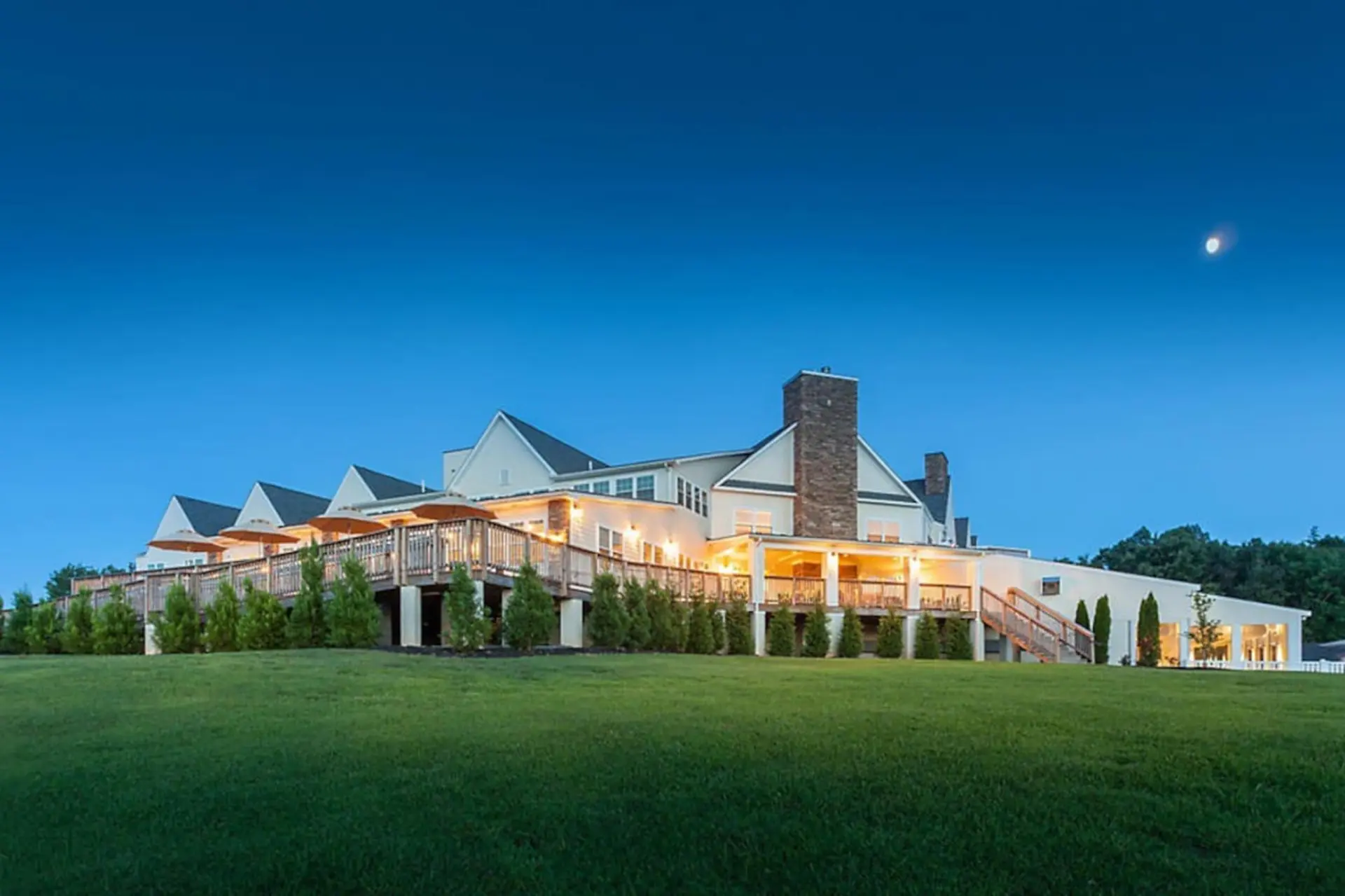 Enjoy 1000 acres of rolling hillside on this 1BD