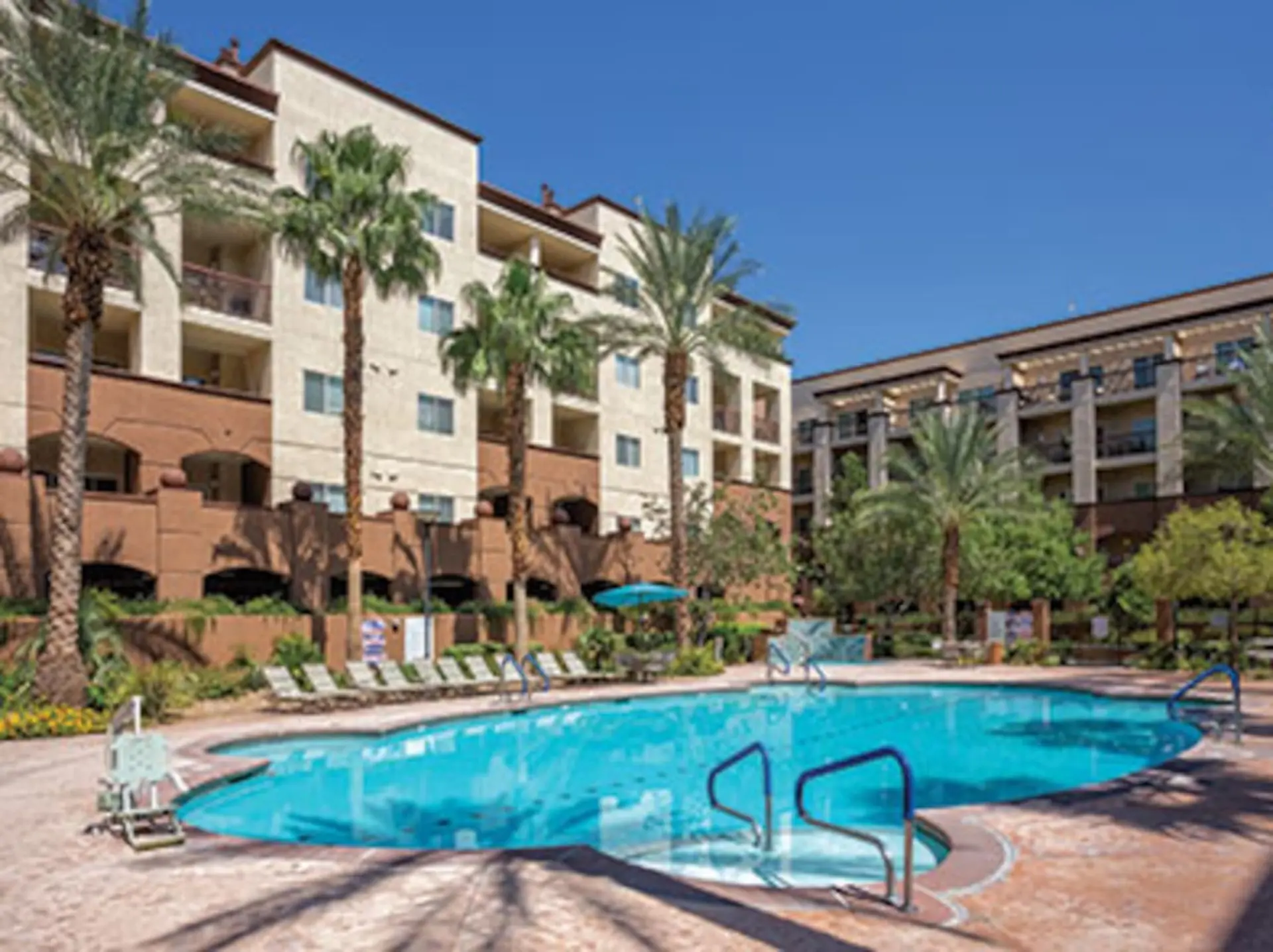Enjoy Las Vegas Blvd with the Family in 2BD condo with resort lazy river