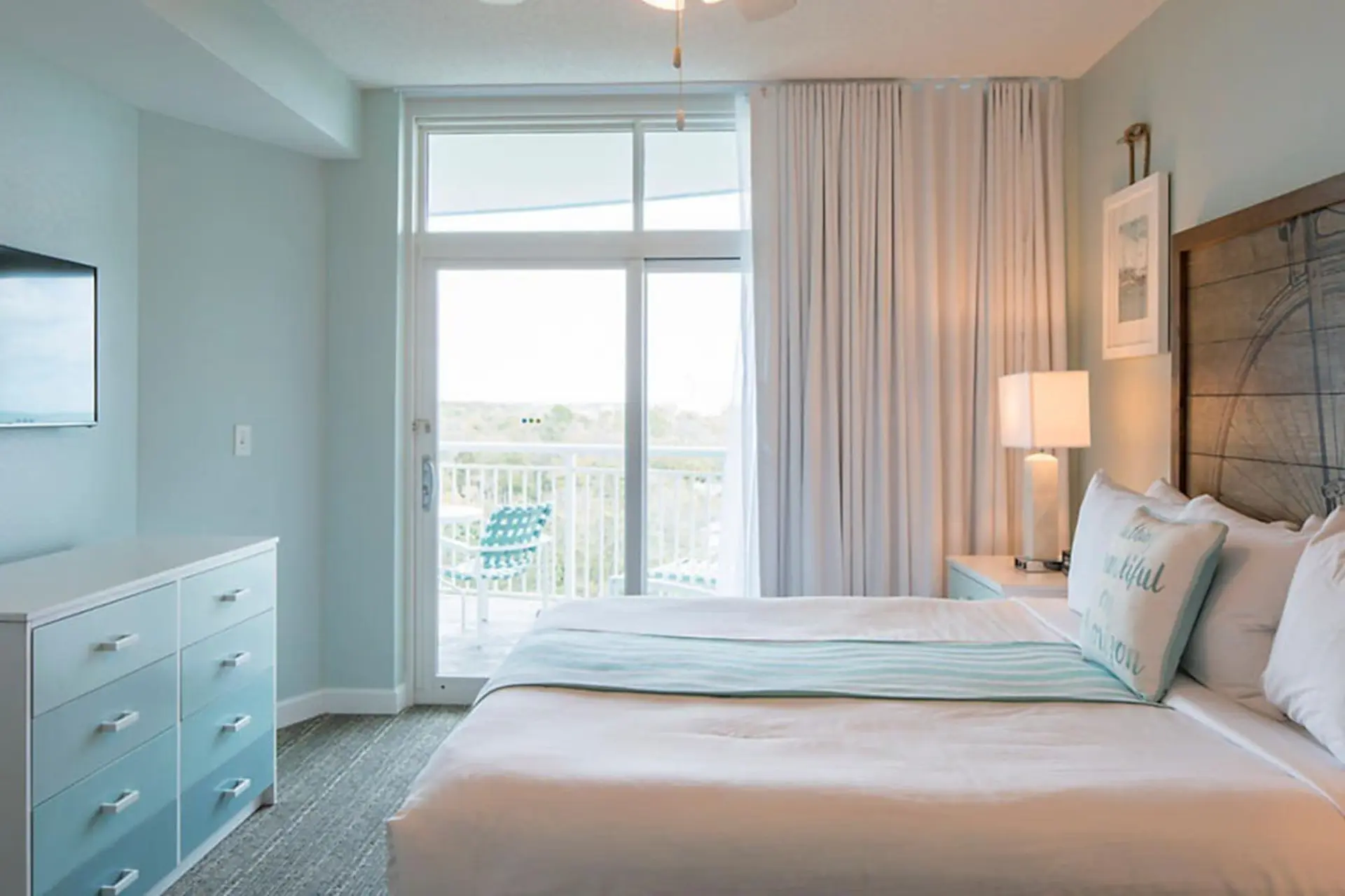 Beautiful 2BD condo in seaside town with lots