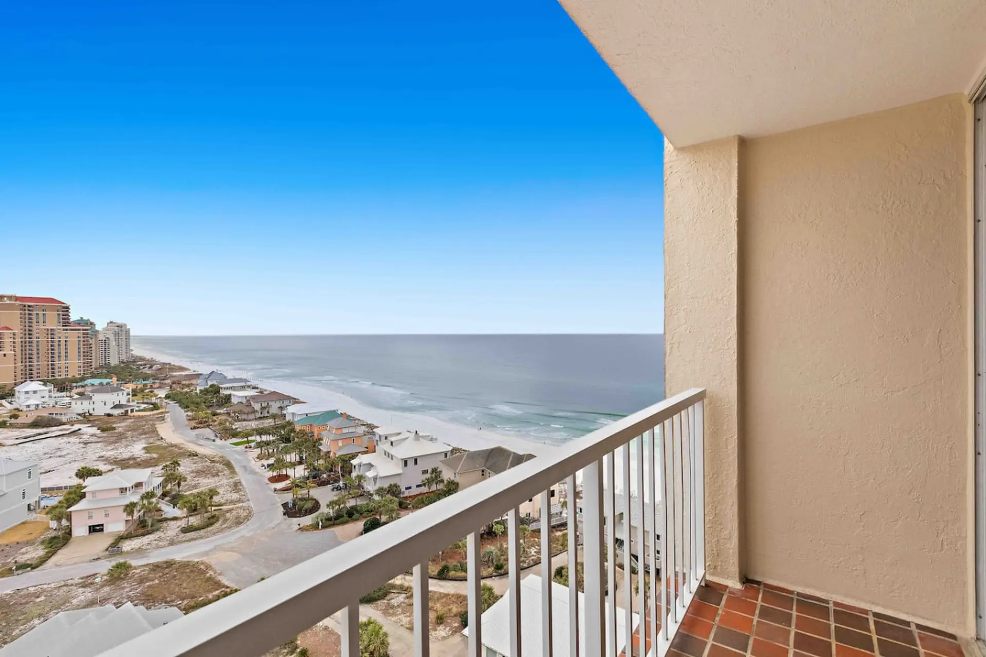 BeachFront ! 7 Beds Pool Hot Tub Beach Service Inc