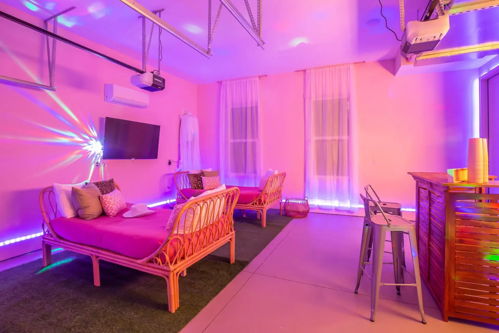 20 Bed West Nashville Private Bachelorette House