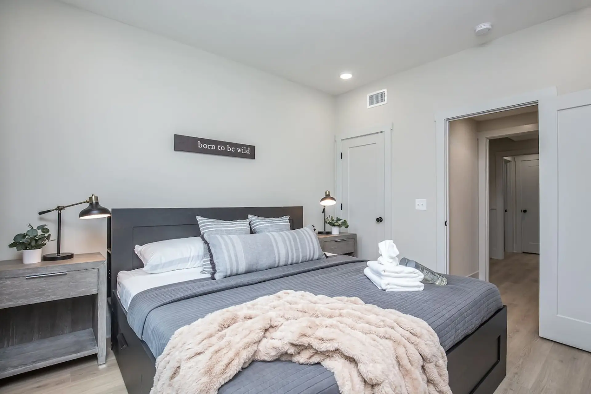 Bourbon&Bubbles! 2 Homes 40+ Bed