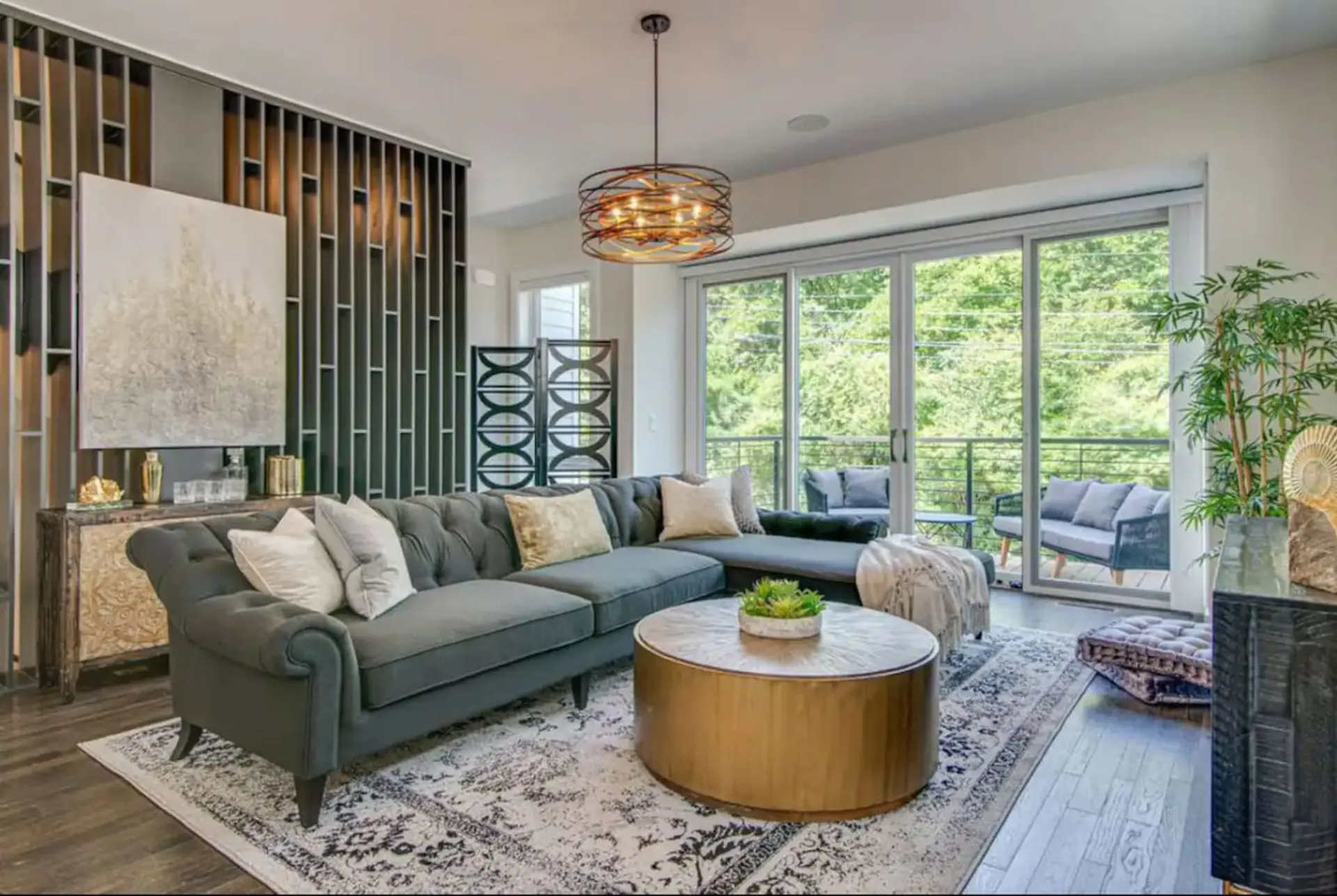 19 Bed Home Near Downtown with Game room