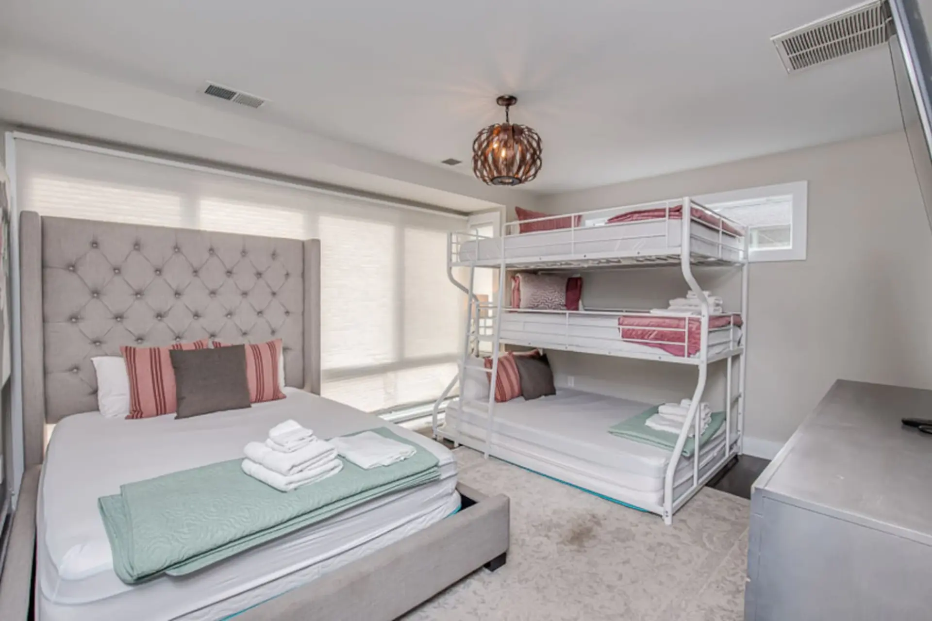 19 Bed Home Near Downtown with Game room