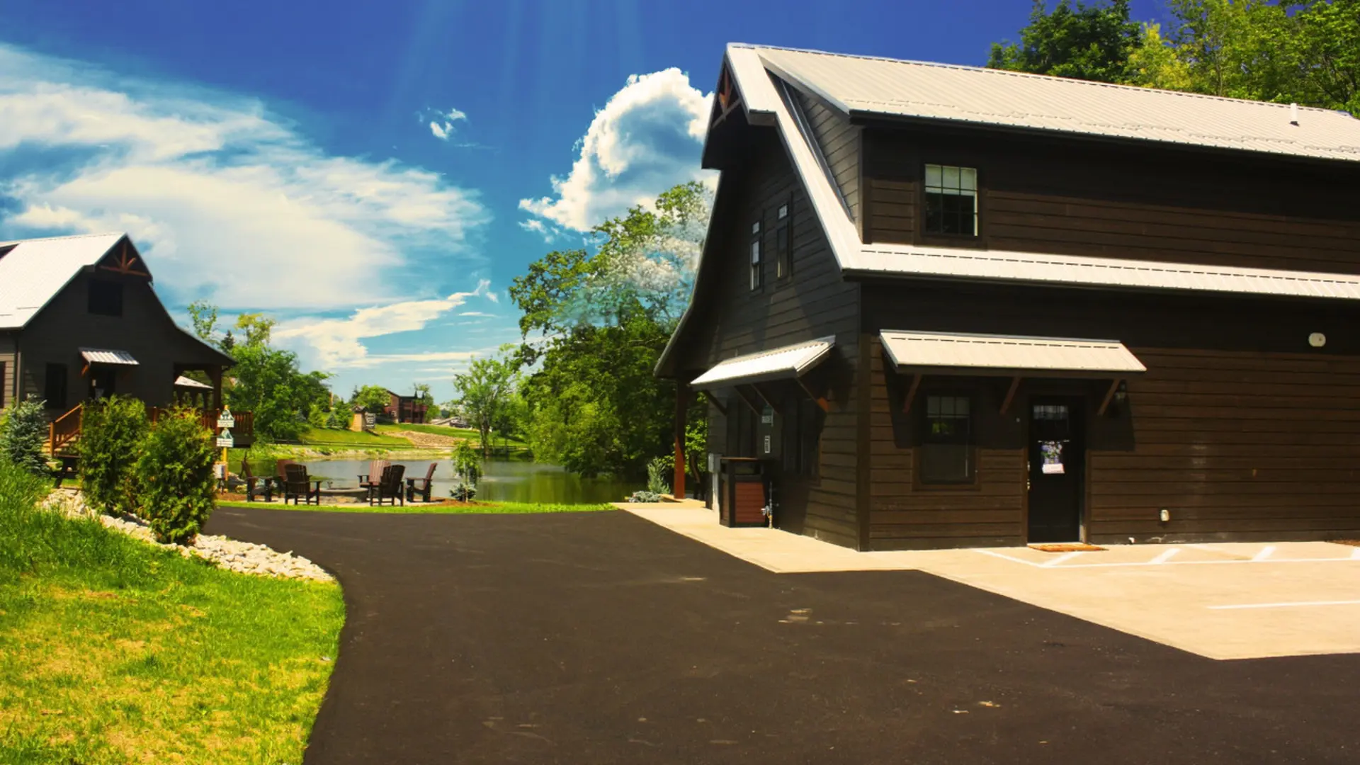 The Dragonfly at Water's Edge Cabins