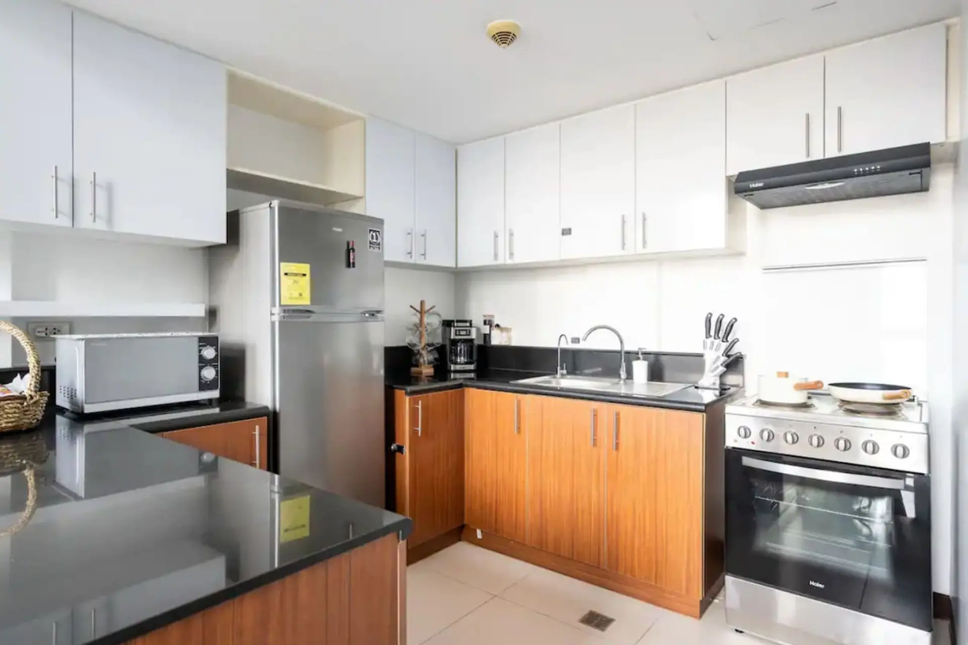 Quezon City 2BR Loft w Parking, Pool & GYM Access