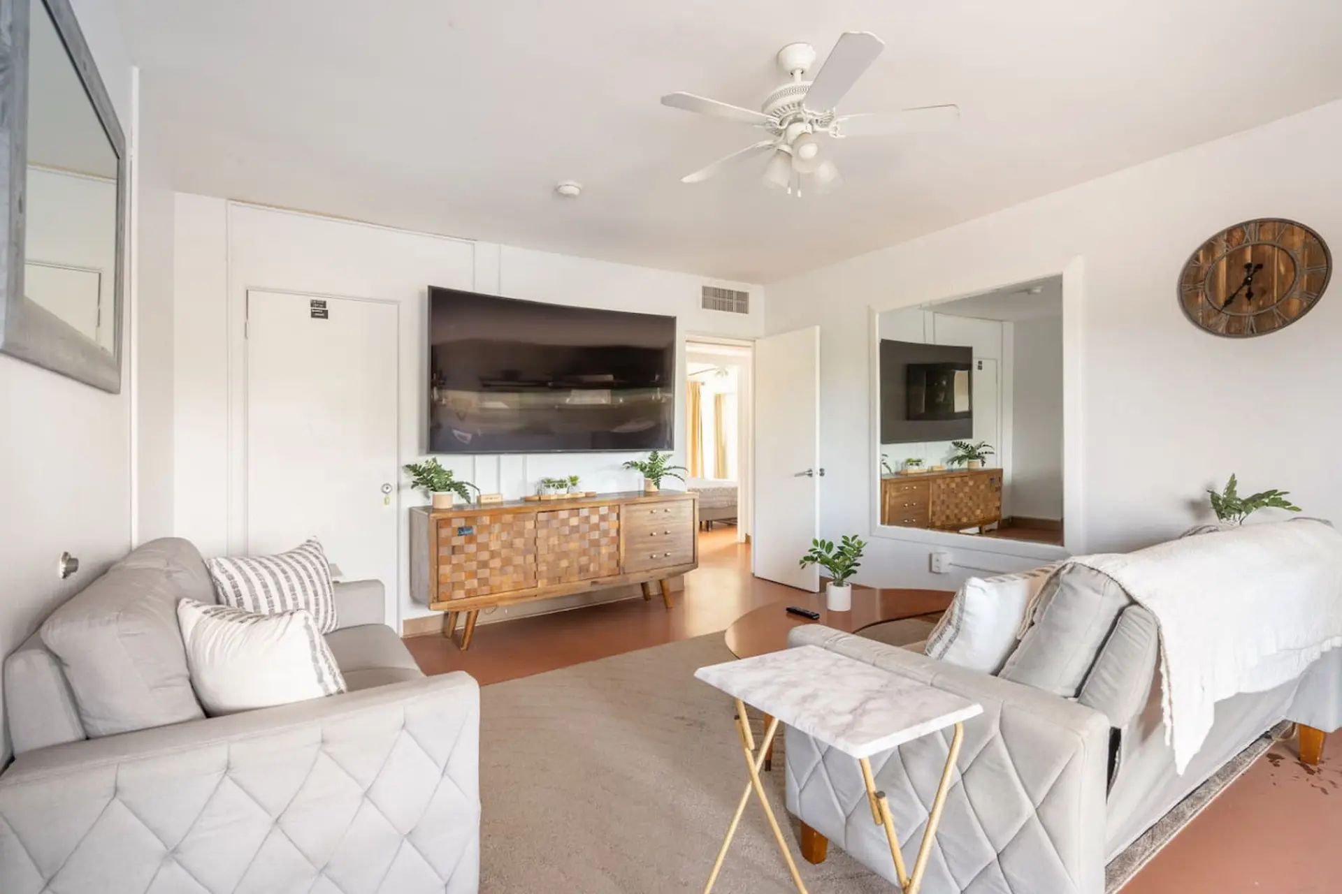 Bright & Airy – Near UofA, 2 Min to Banner!