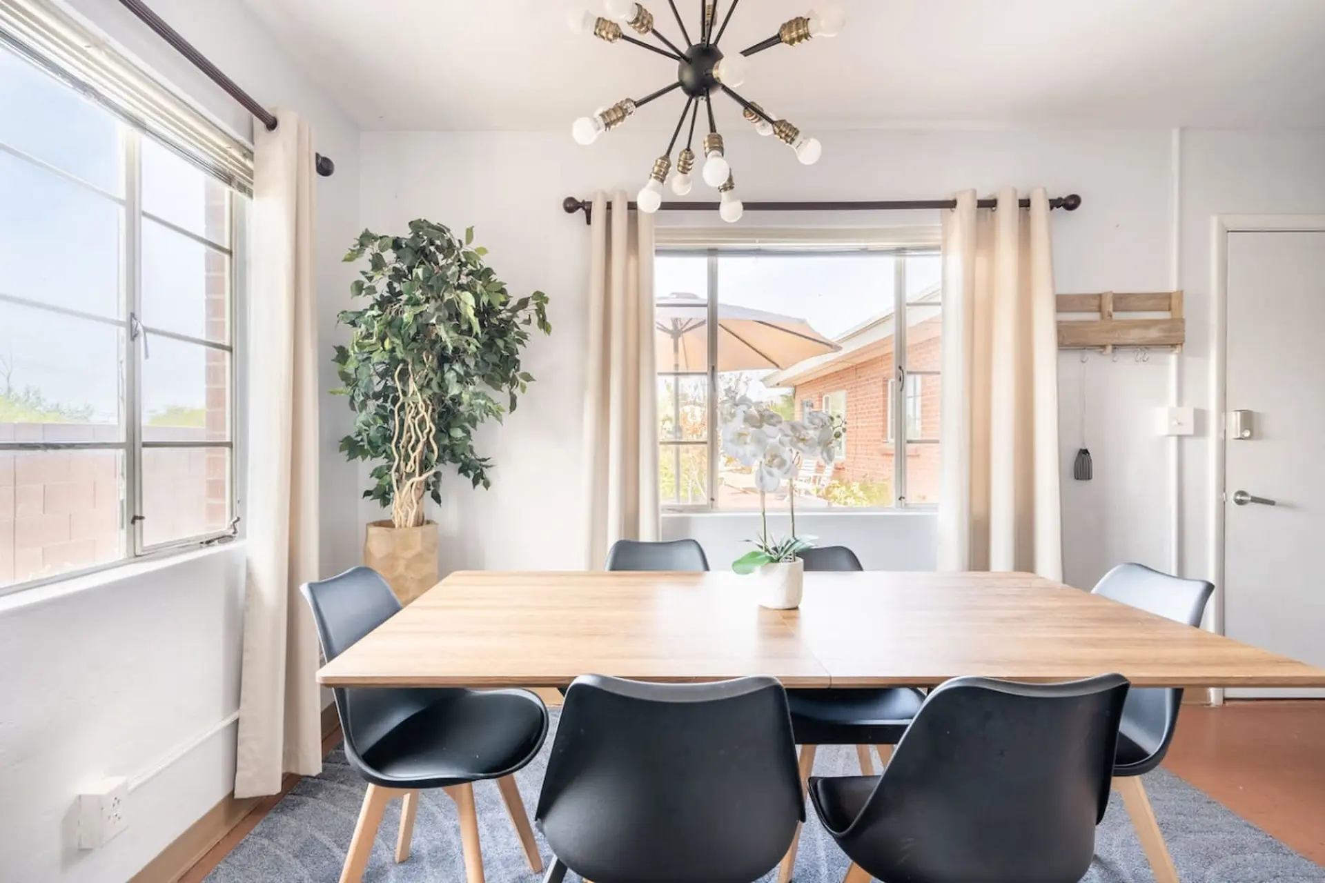 Bright & Airy – Near UofA, 2 Min to Banner!