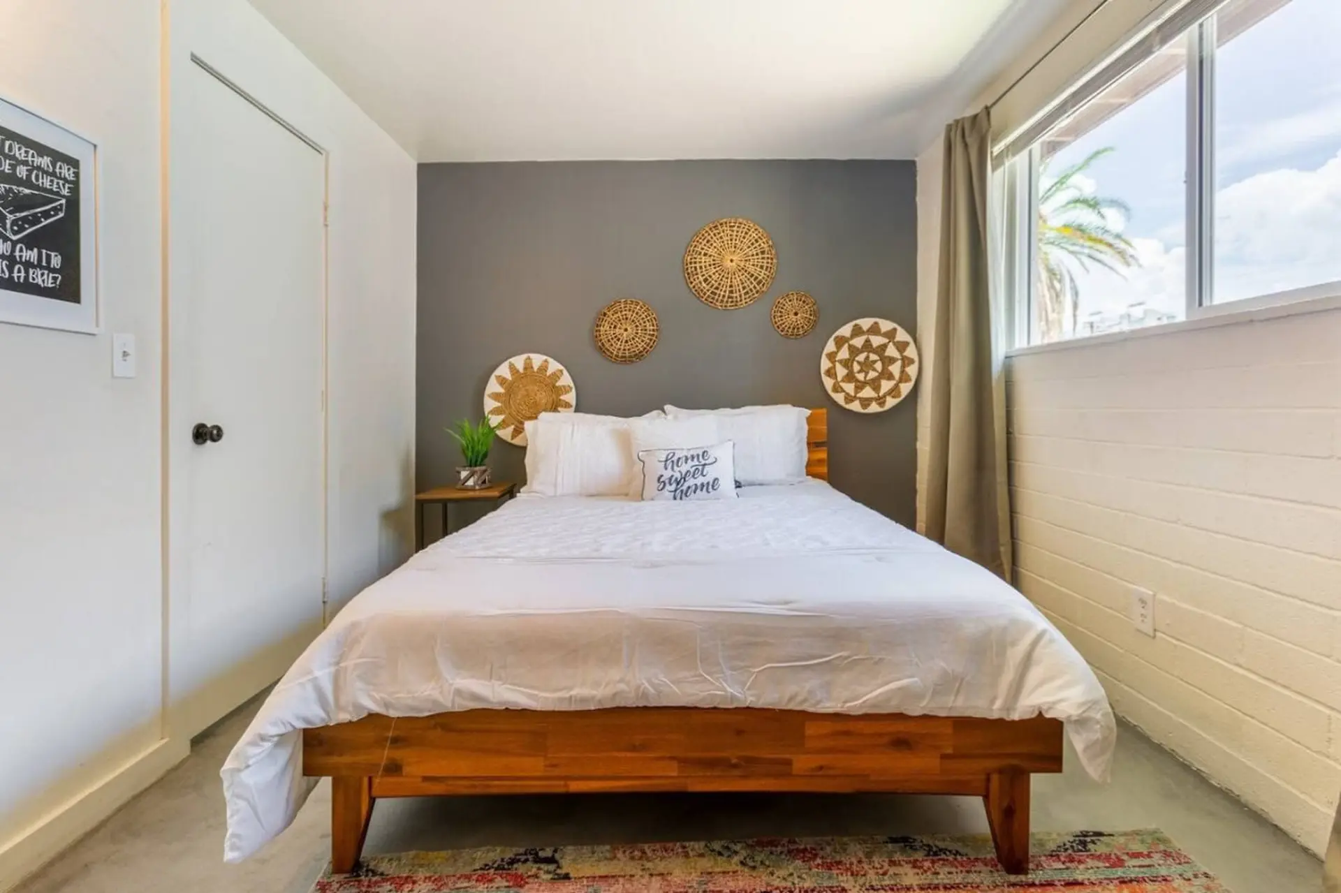 Bright 4BR Getaway – Yard & Perfect Group Escape!