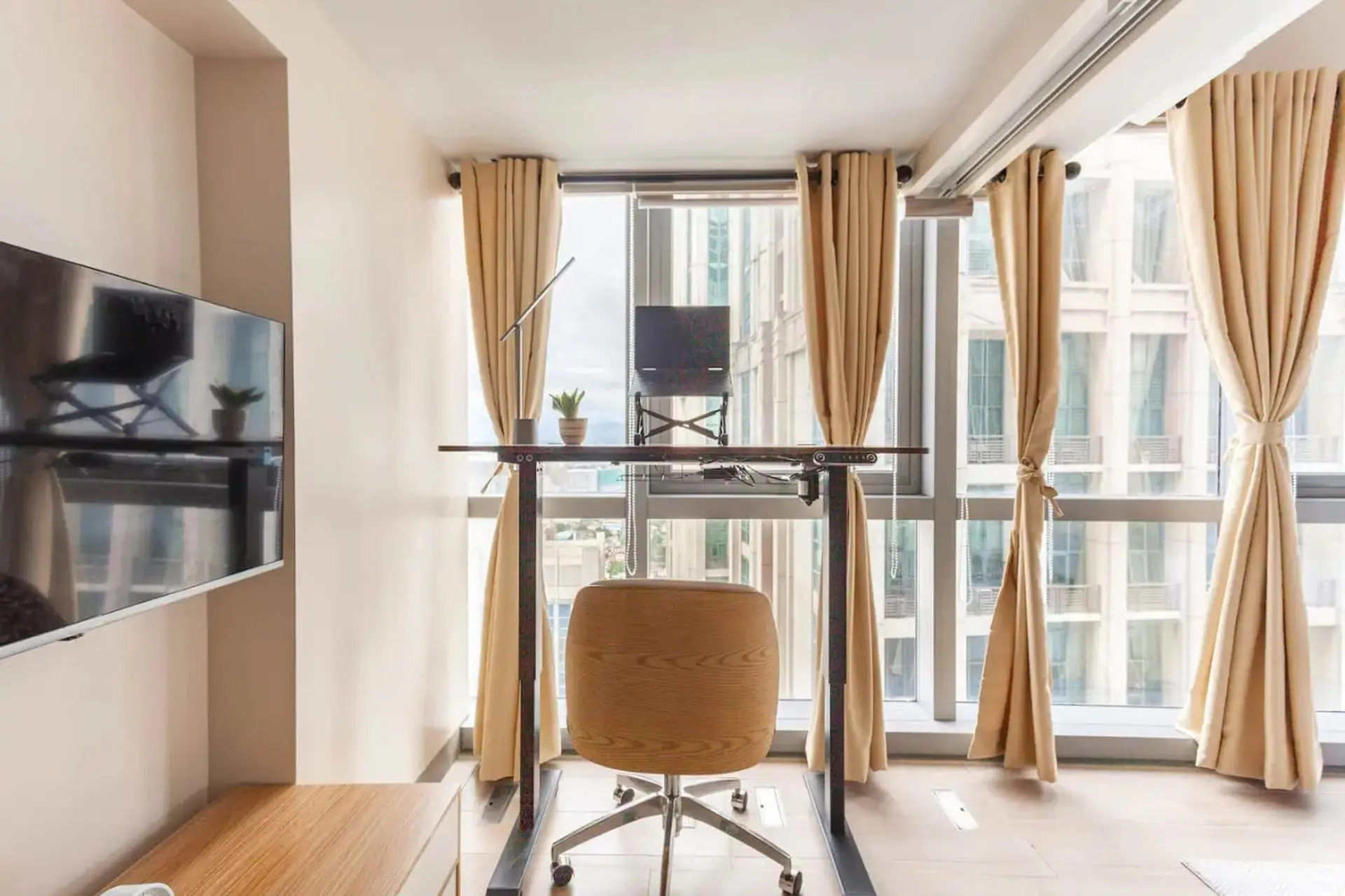 The Sweet Escape 1 BR w/ Pool, Sauna, Gym & More!