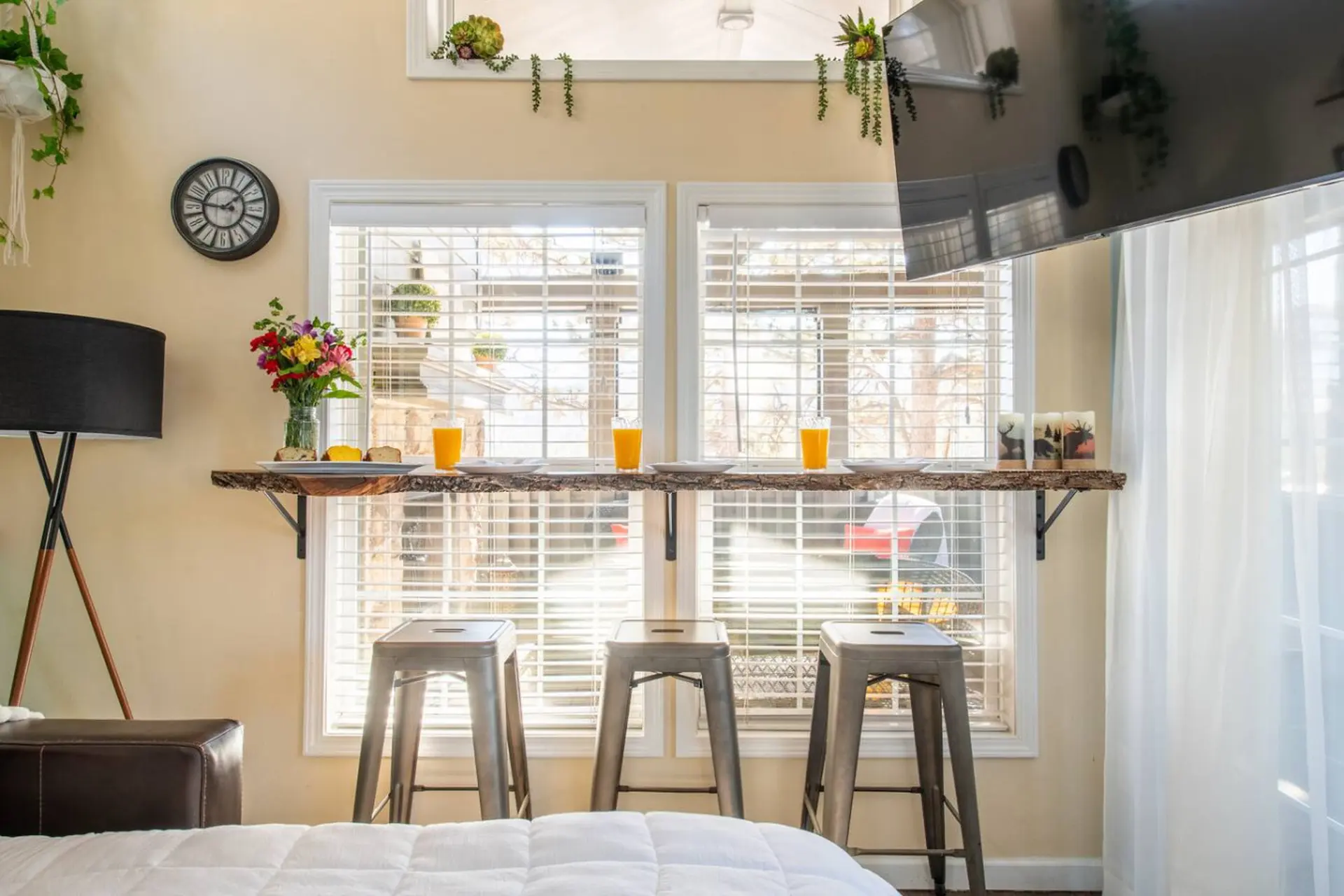 Rustic Escape| Fireplace, BBQ Grill & Scenic Views