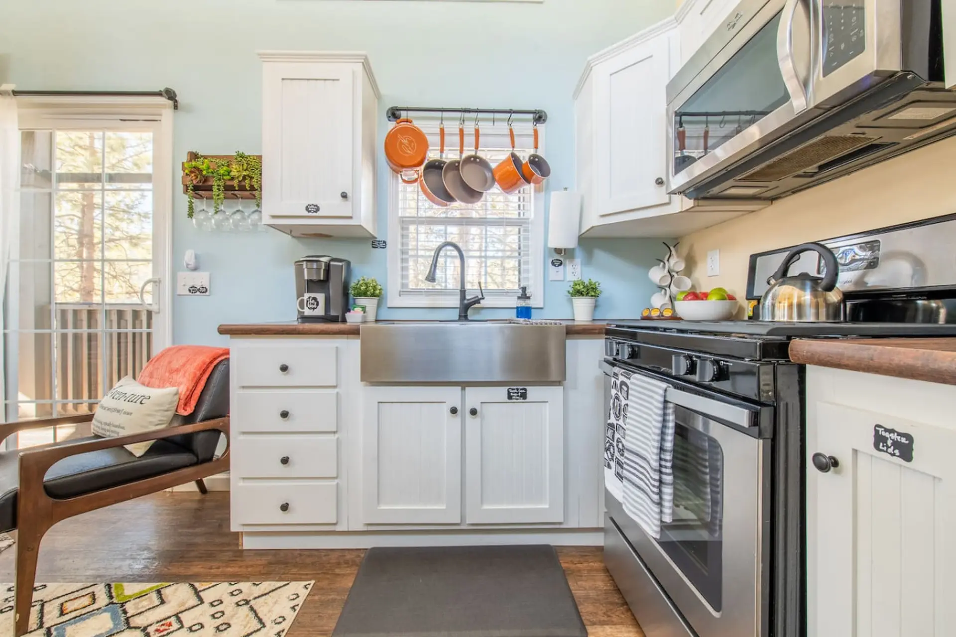 Rustic Escape| Fireplace, BBQ Grill & Scenic Views