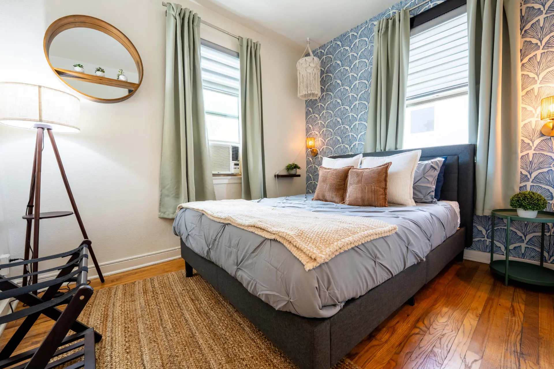 Bloom & Relax! Historic 1BR in Downtown